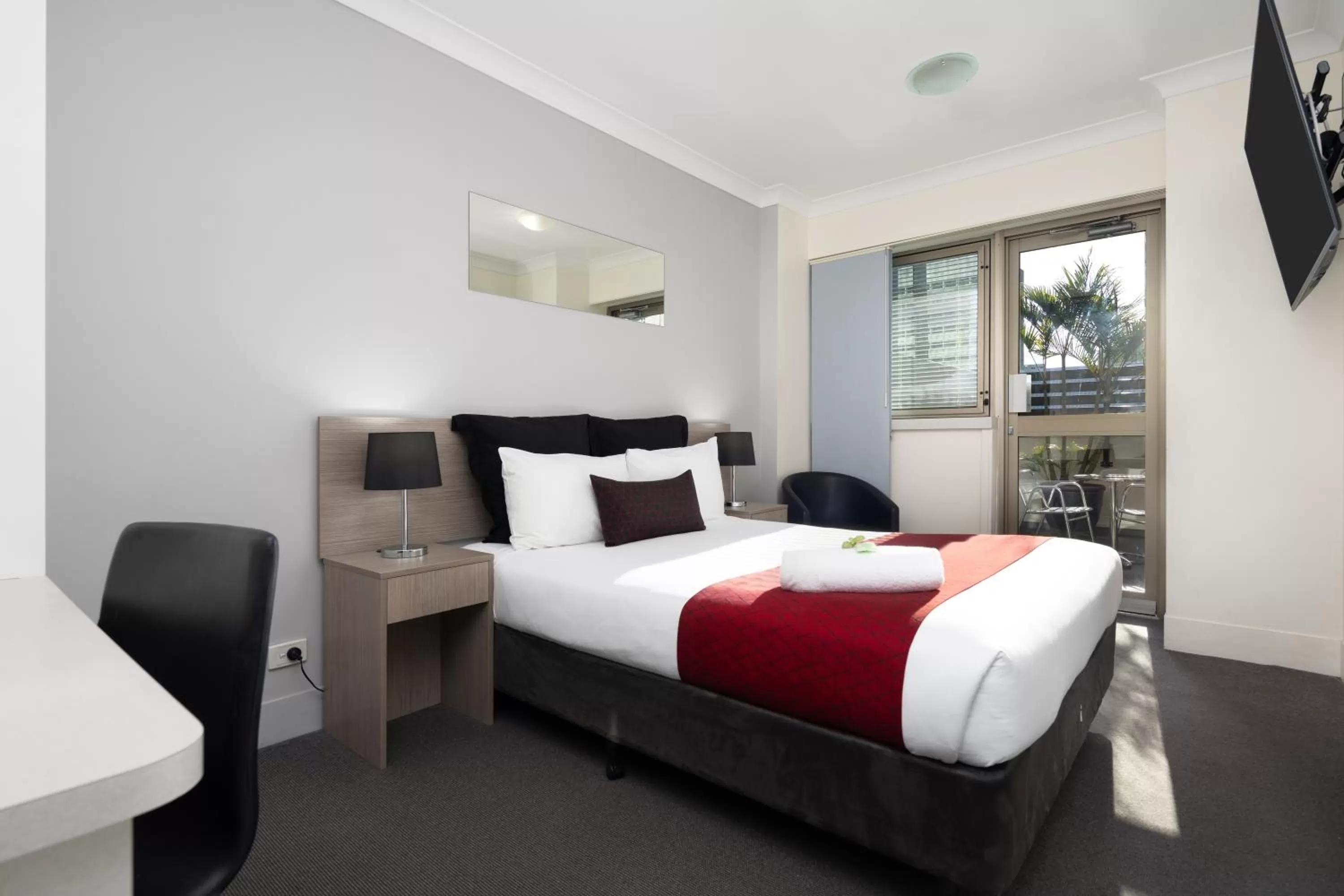 Photo of the whole room, Bed in George Hotel Brisbane, Independent Collection by EVT
