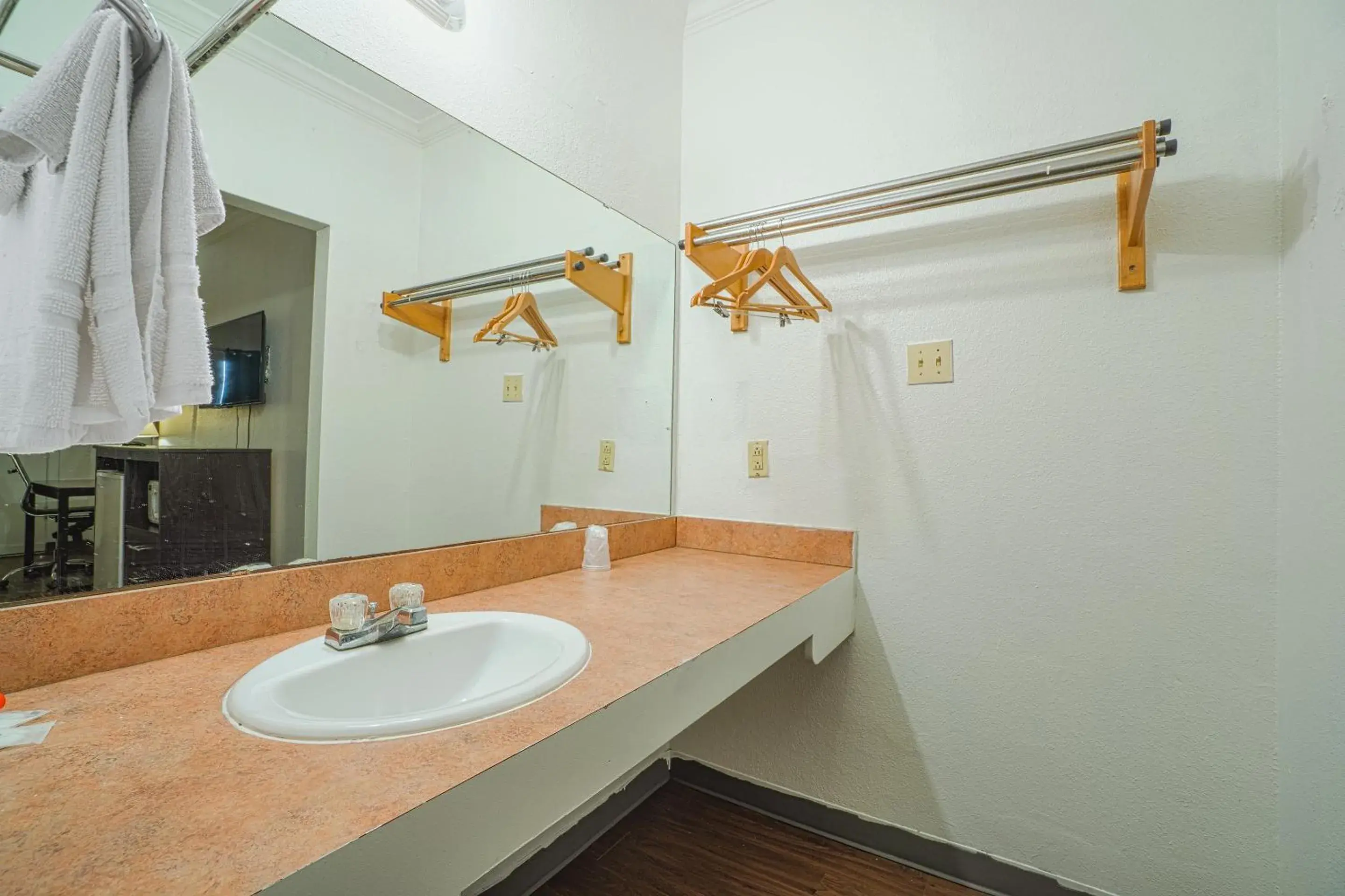 Bathroom in OYO Hotel Kingsville - Hwy 77
