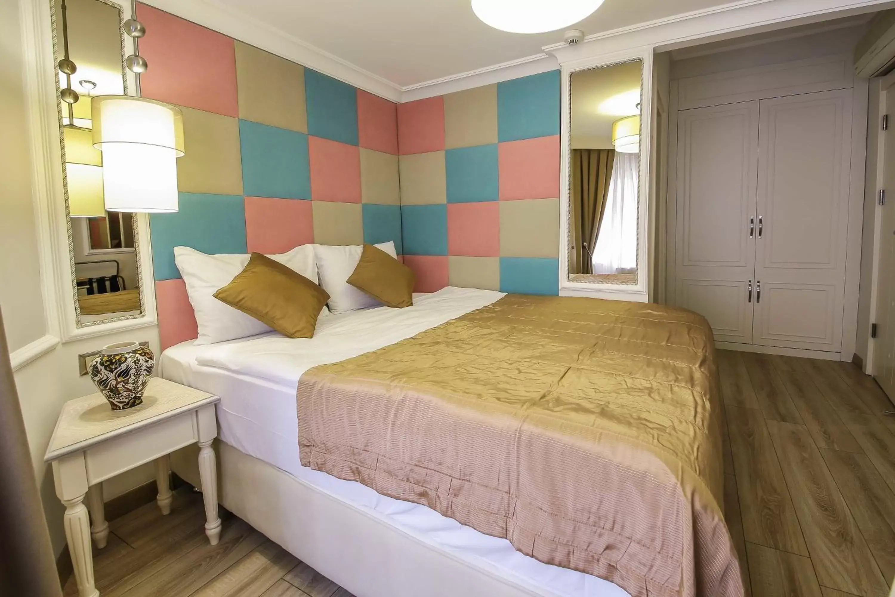 Bedroom, Bed in The Constantine Hotel