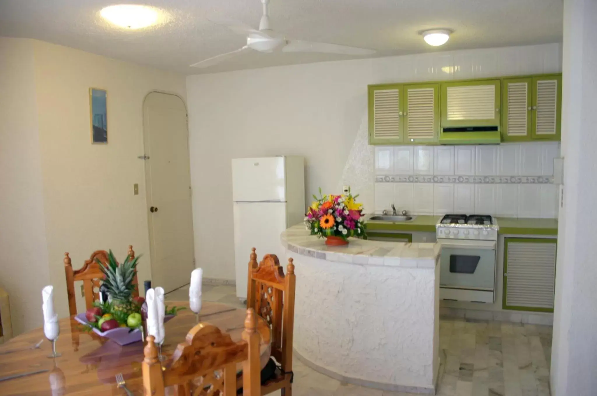 Kitchen or kitchenette, Kitchen/Kitchenette in Hotel Suites Jazmín Acapulco