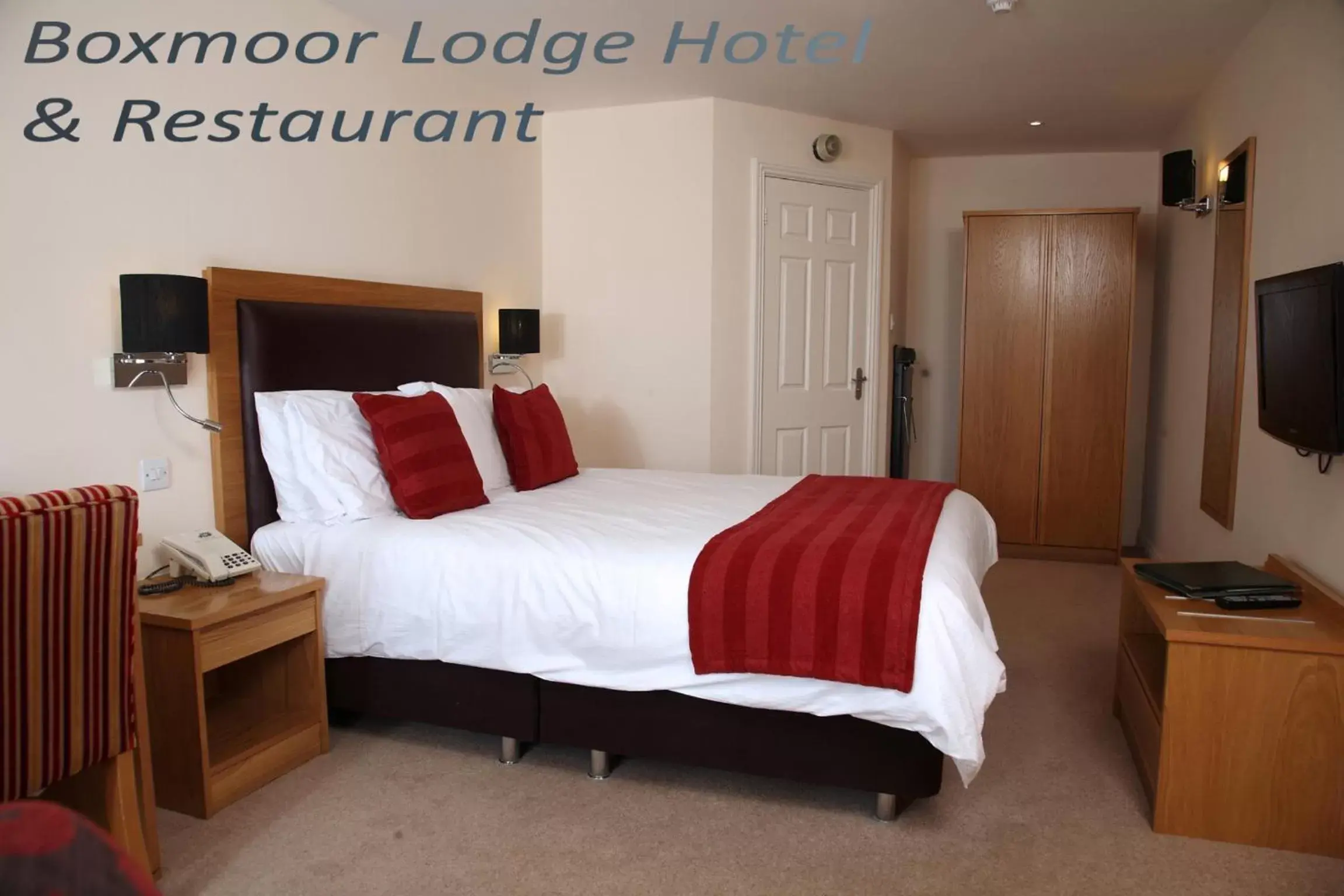 Photo of the whole room, Bed in Boxmoor Lodge Hotel