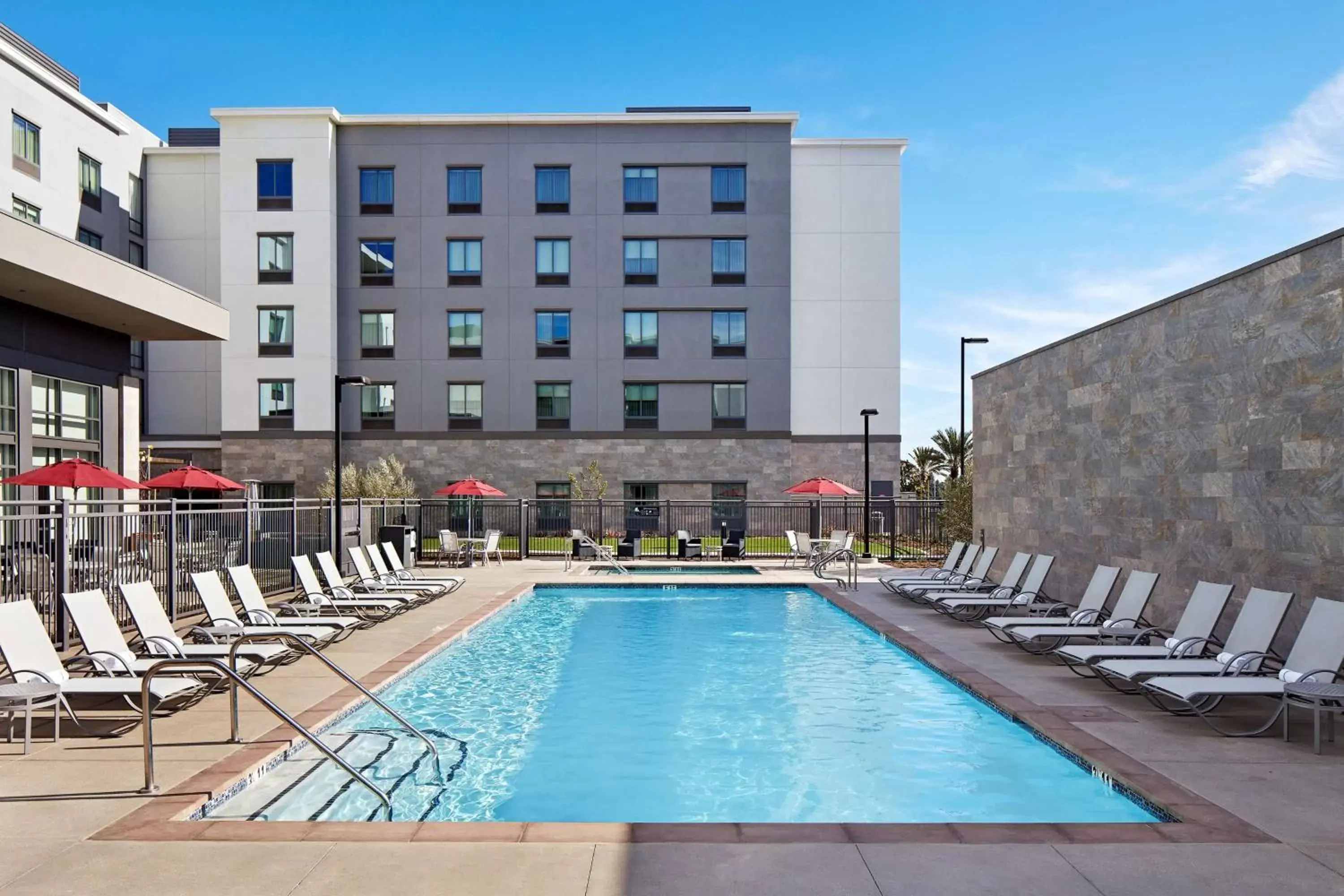 Swimming Pool in Homewood Suites By Hilton Long Beach Airport