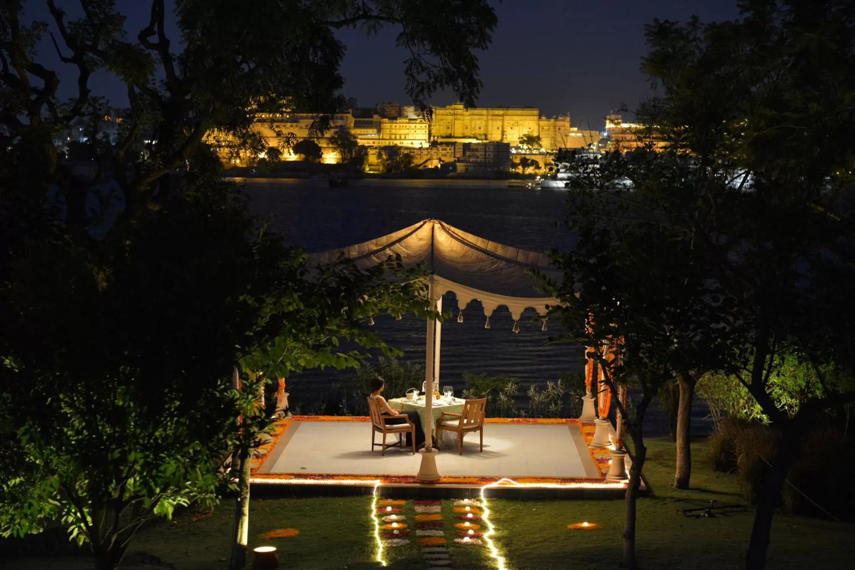 Entertainment, Restaurant/Places to Eat in The Oberoi Udaivilas Udaipur