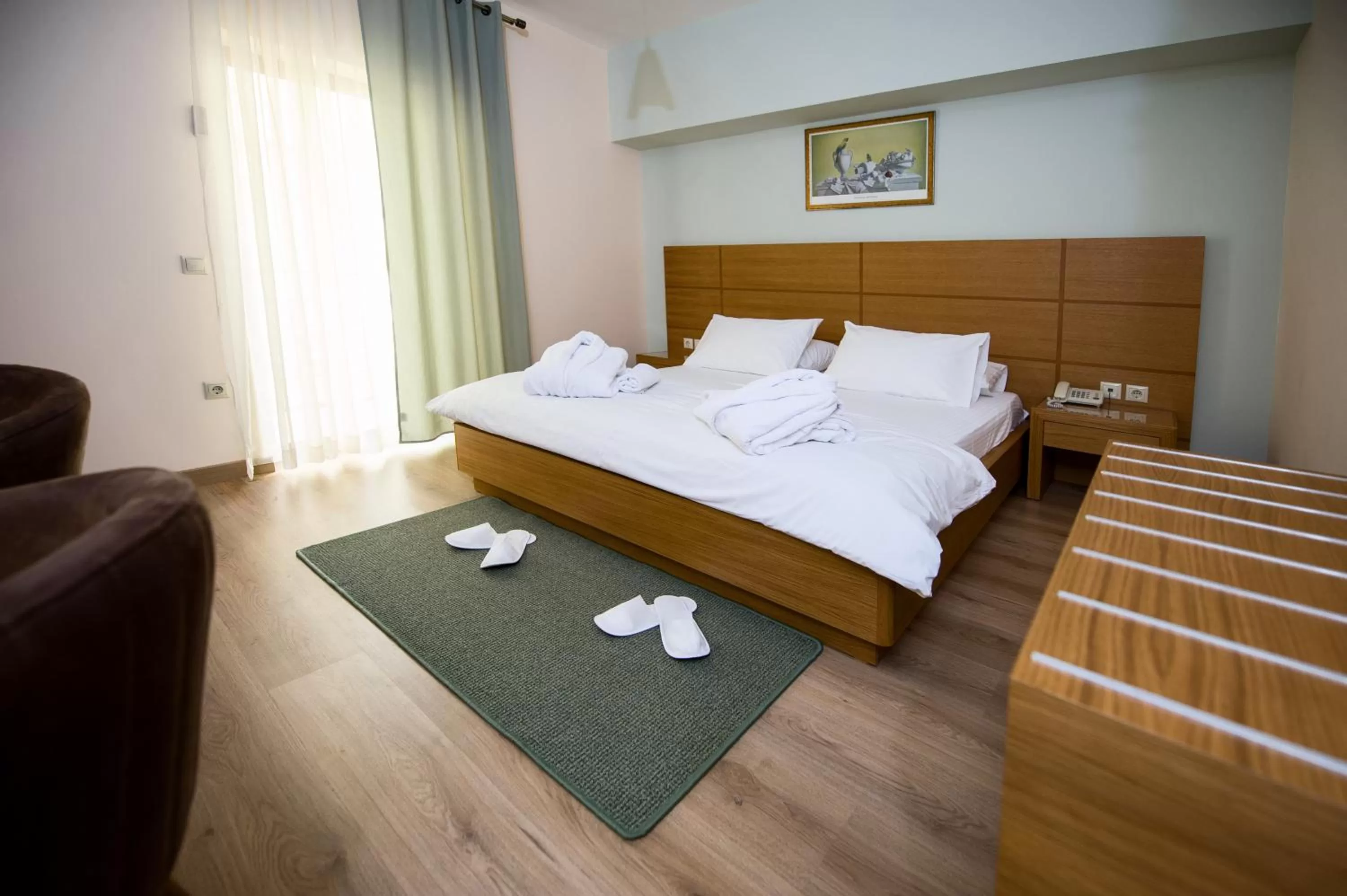 Photo of the whole room, Bed in Olympion