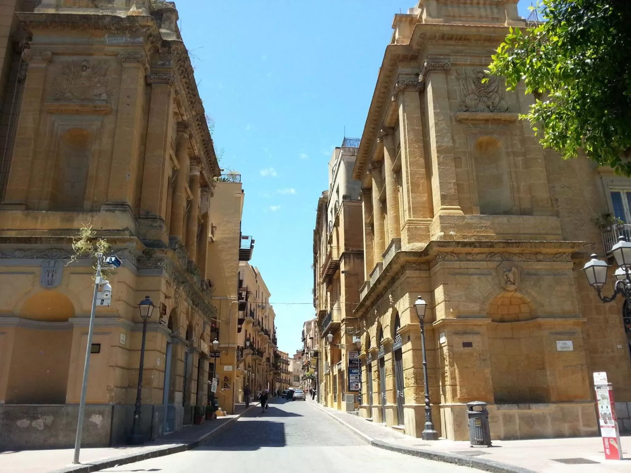 Nearby landmark in B&B Athena Comfort "Centro Città"