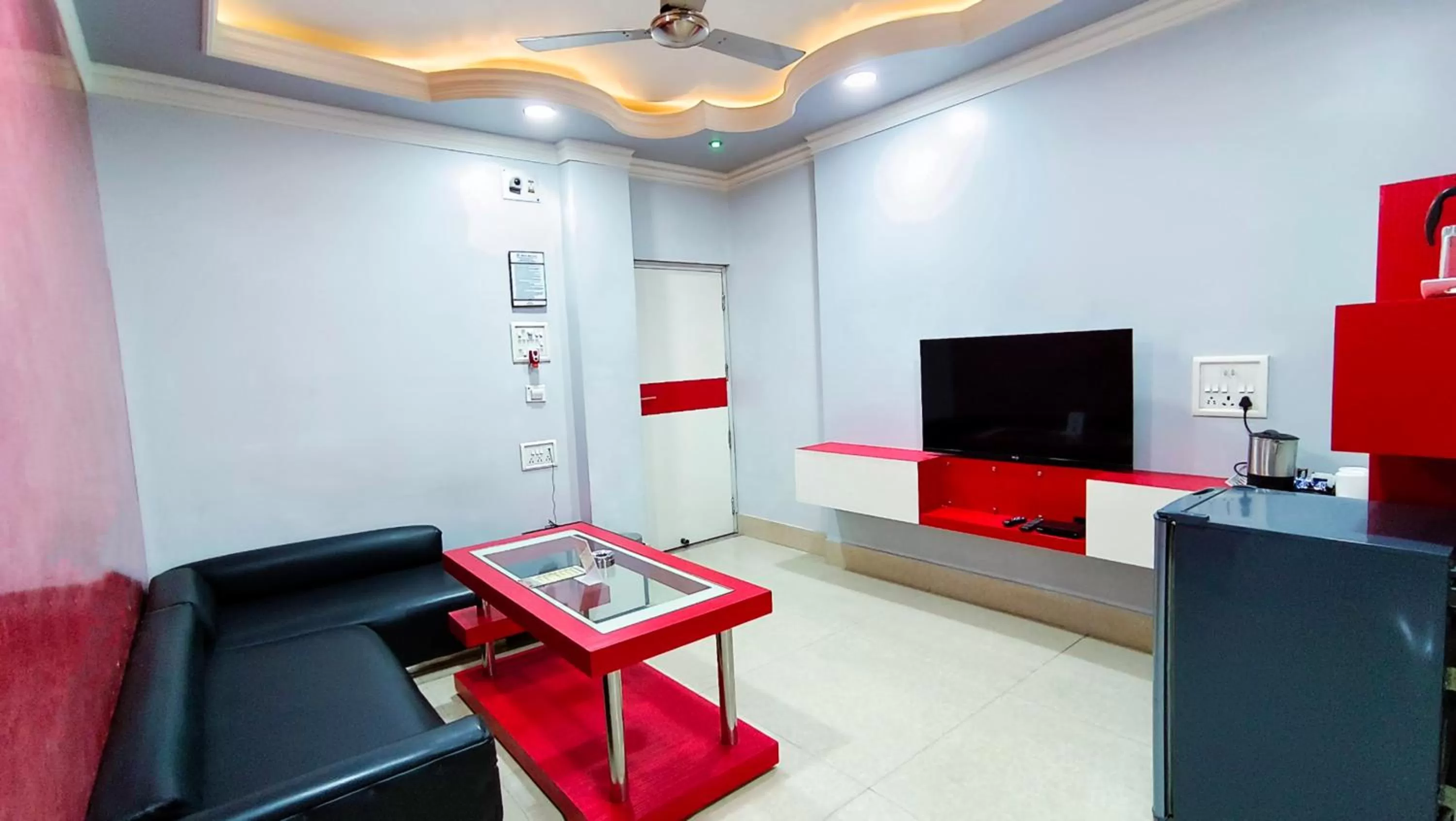 TV/Entertainment Center in Hotel Samrat