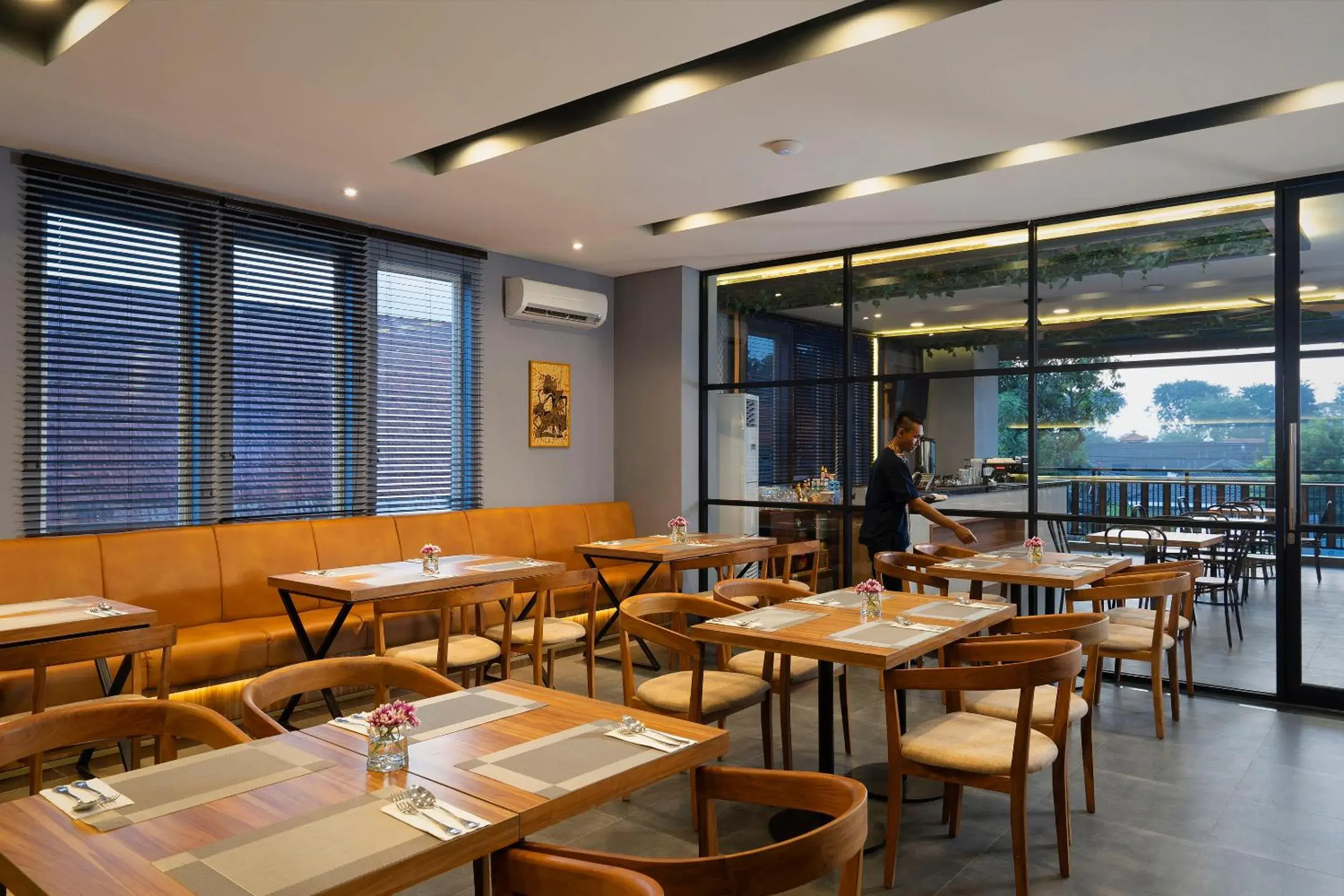 Restaurant/Places to Eat in BATIQA Hotel Darmo - Surabaya