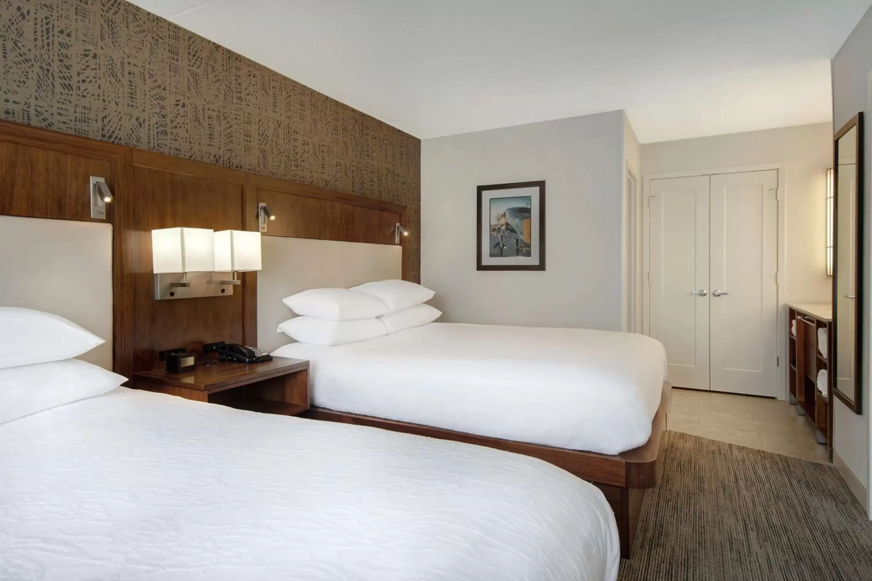 Bed in Embassy Suites by Hilton Detroit Metro Airport