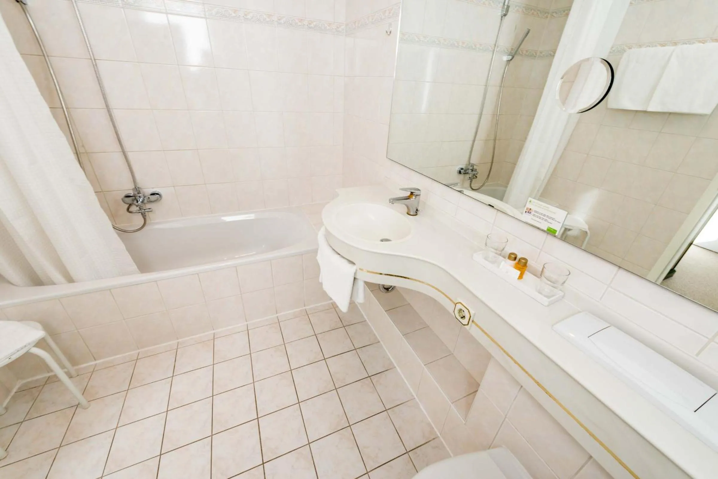 Bathroom in Flair Hotel Vier Jahreszeiten