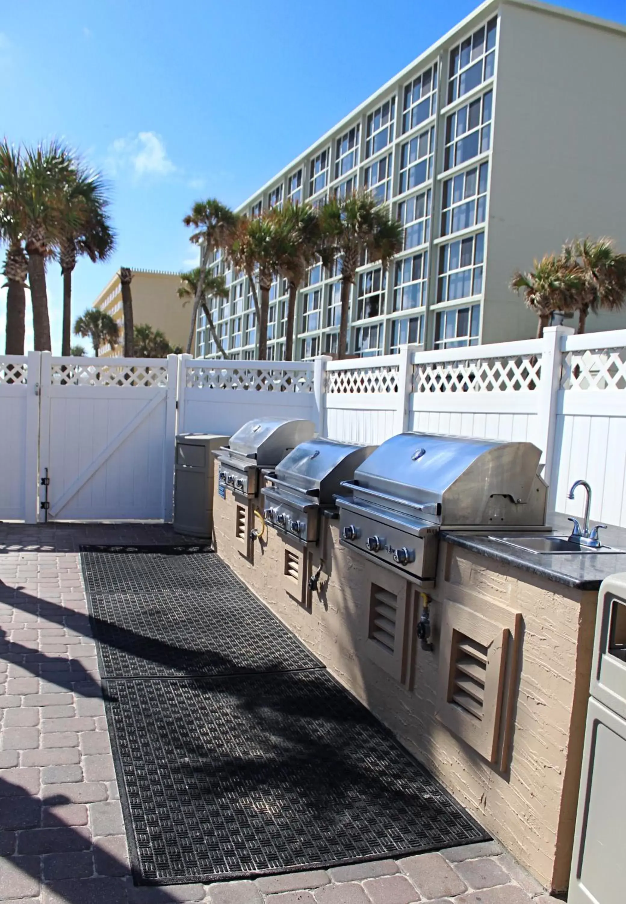 BBQ facilities, Property Building in The Cove On Ormond Beach
