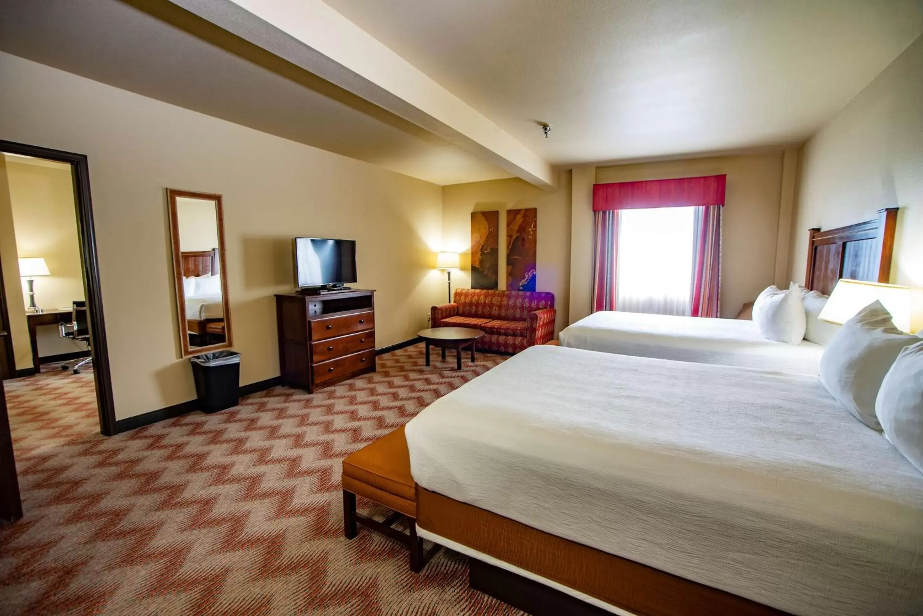 Photo of the whole room in Best Western PLUS Cimarron Hotel & Suites