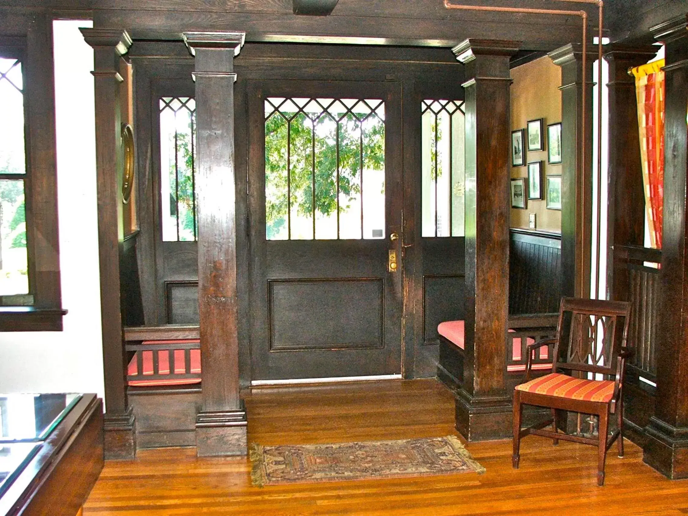 Facade/entrance in Oakland Cottage Bed and Breakfast