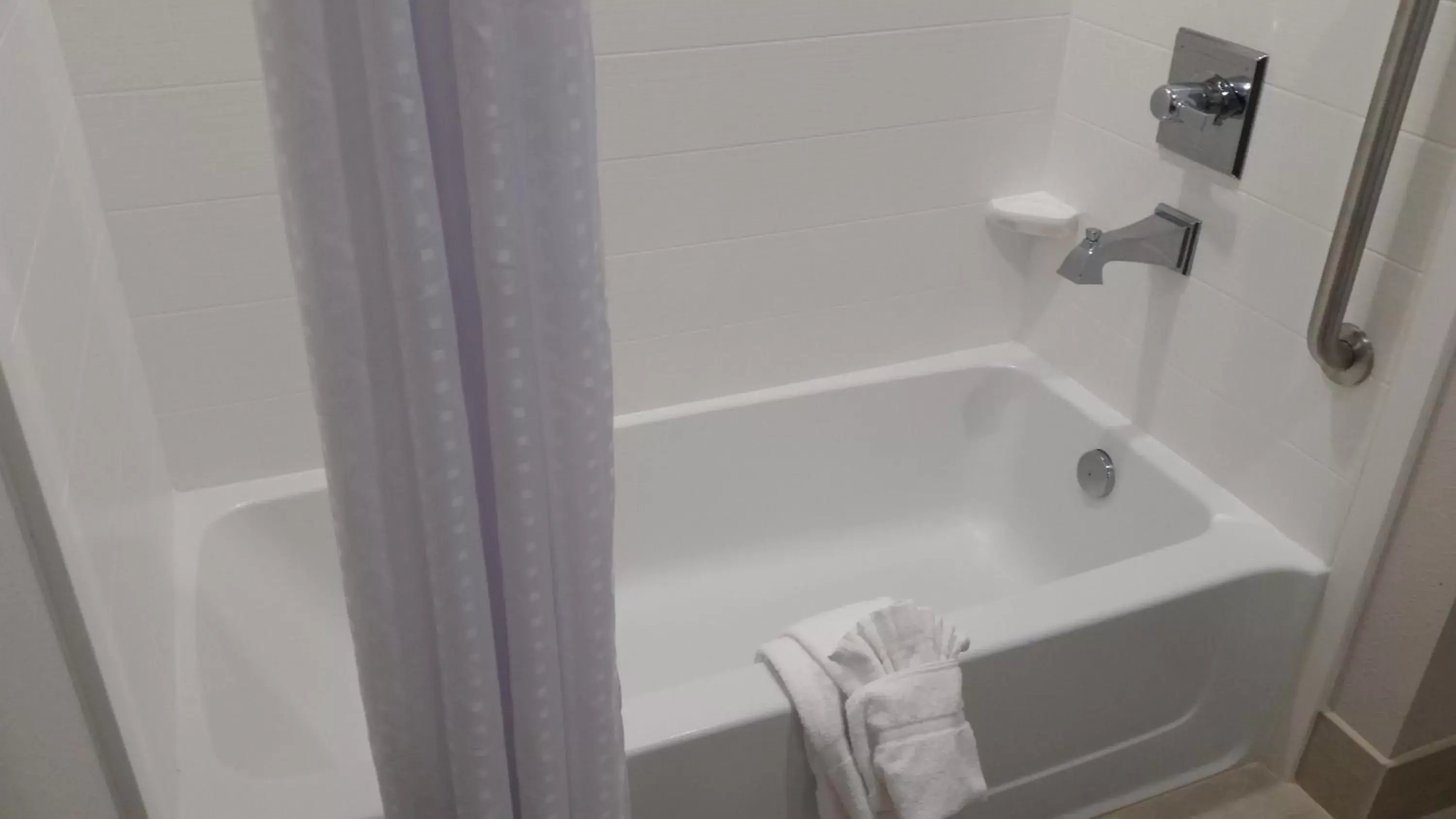 Photo of the whole room, Bathroom in Holiday Inn Express Slidell, an IHG Hotel