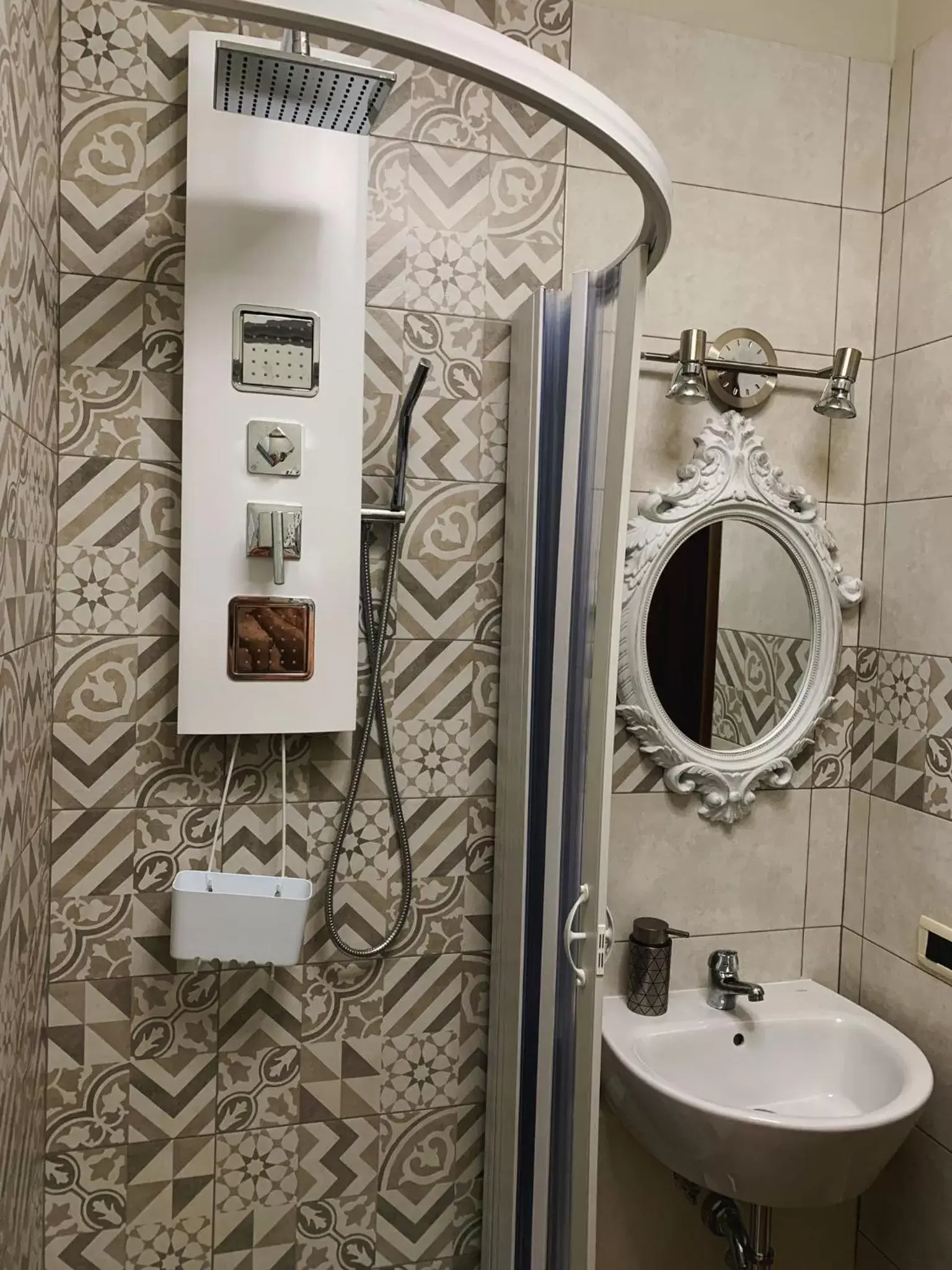 Shower, Bathroom in B&BMagicHouse