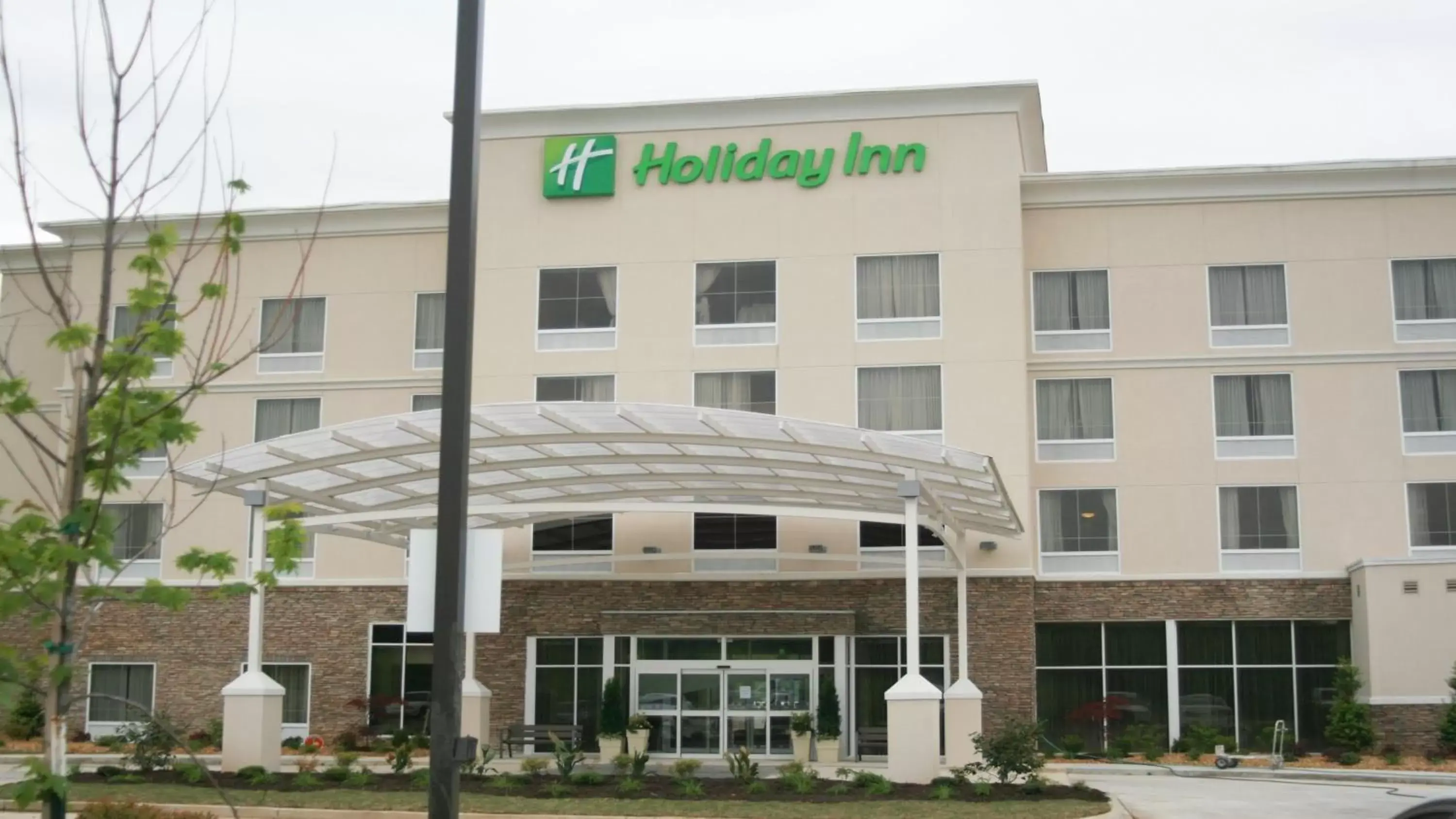 Property building in Holiday Inn Guin, an IHG Hotel
