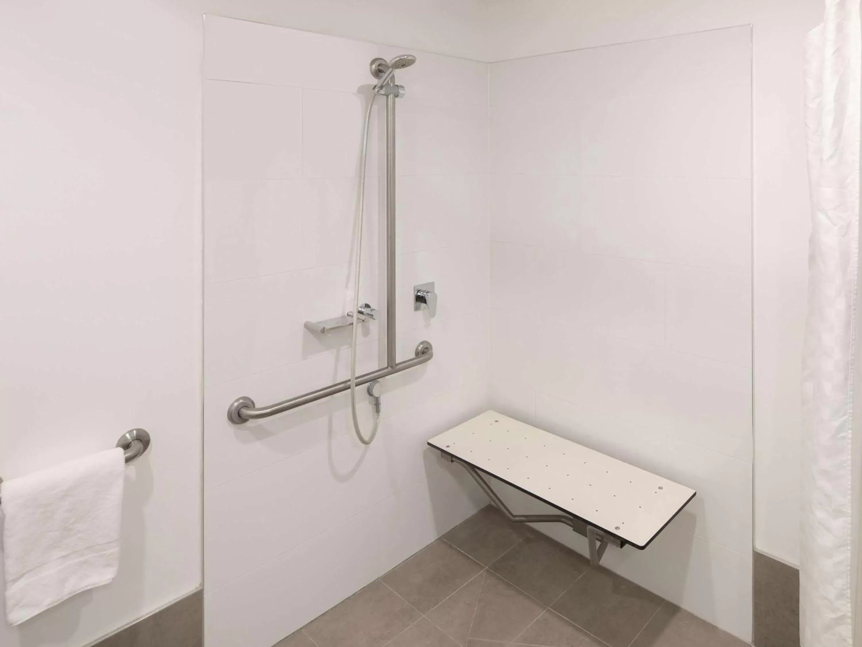 Bathroom in Mercure Sydney Wynyard