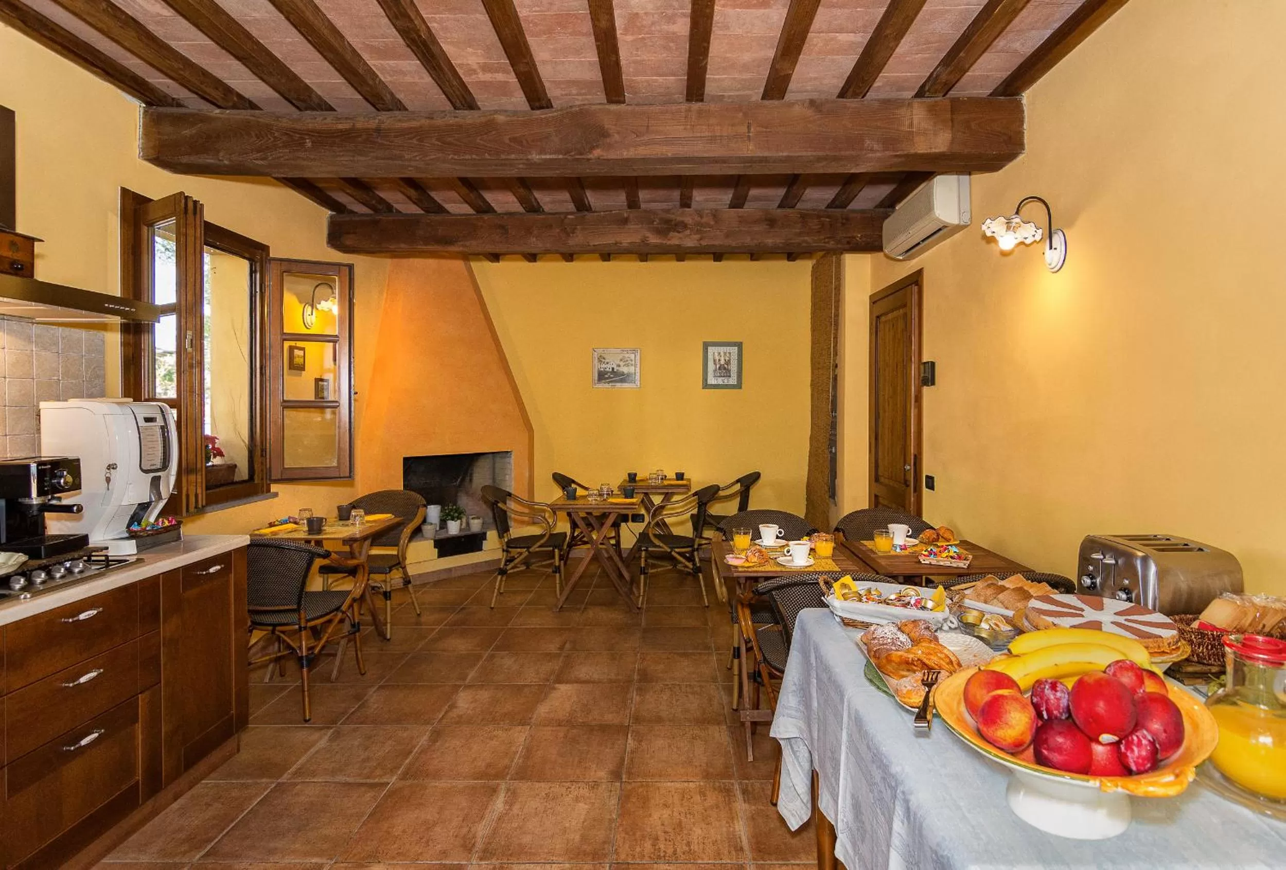 Buffet breakfast in Pisa Holidays