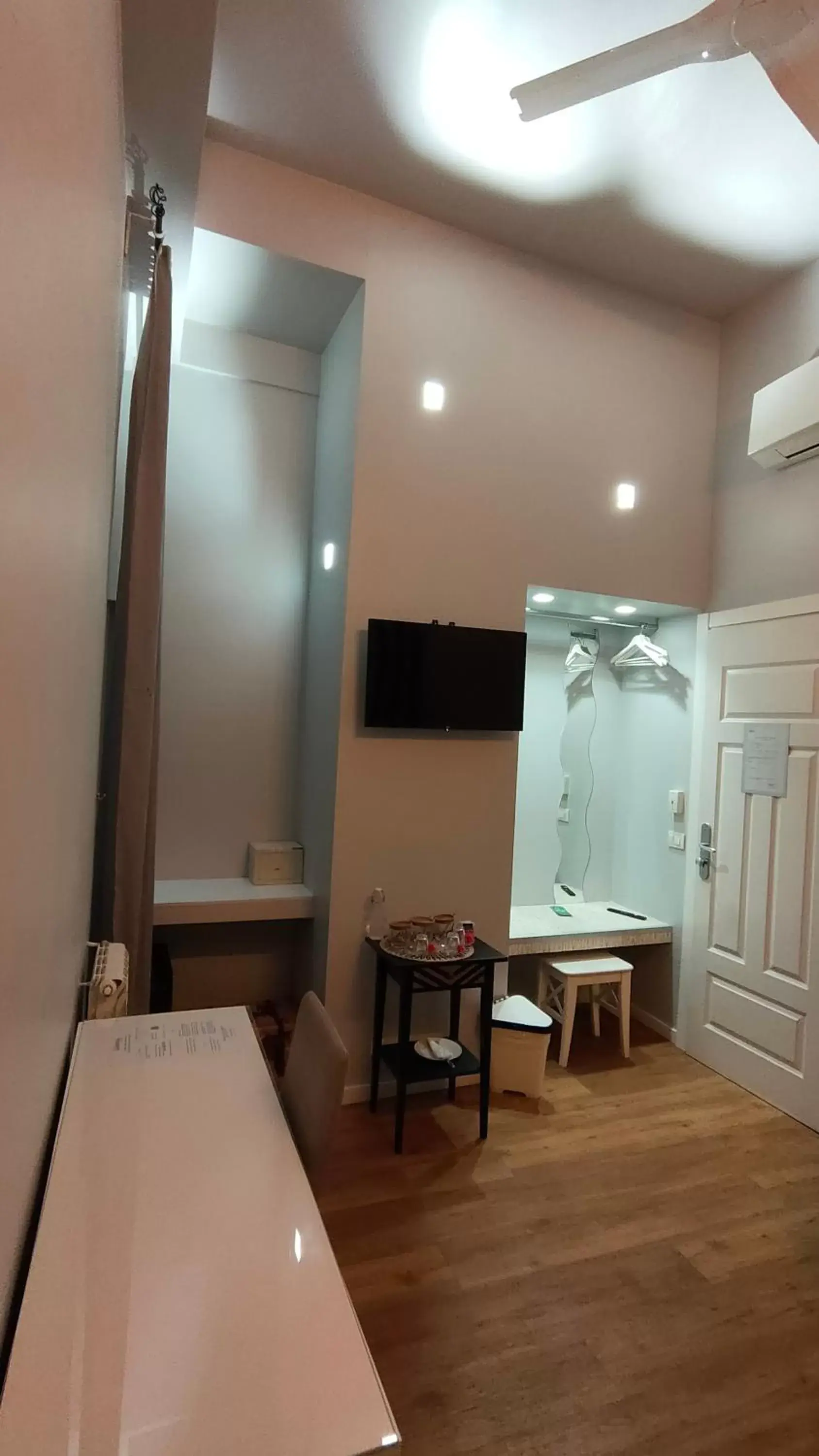 TV and multimedia, Bathroom in AmoRoma Suite