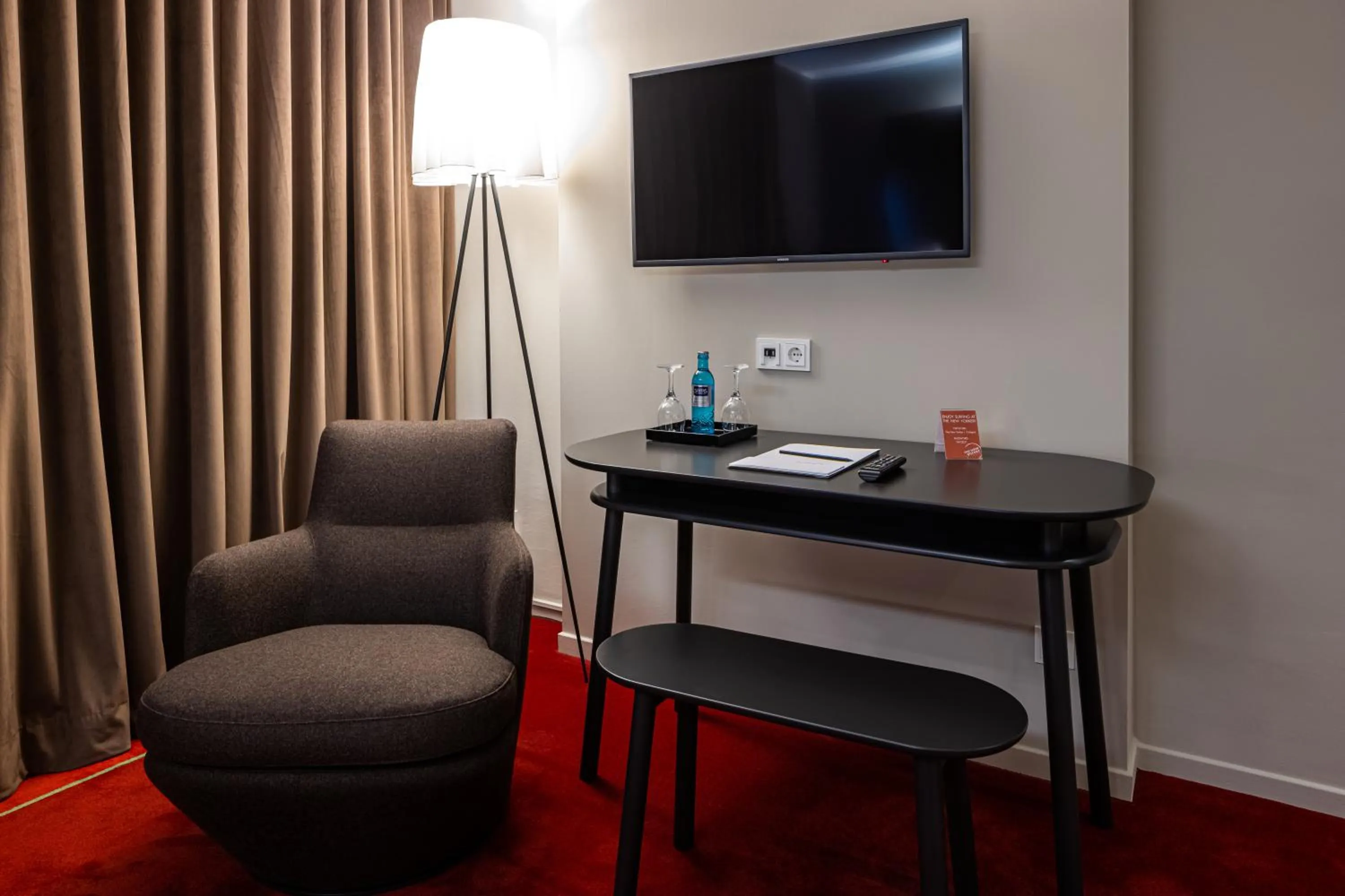 Photo of the whole room in The New Yorker Hotel Köln-Messe