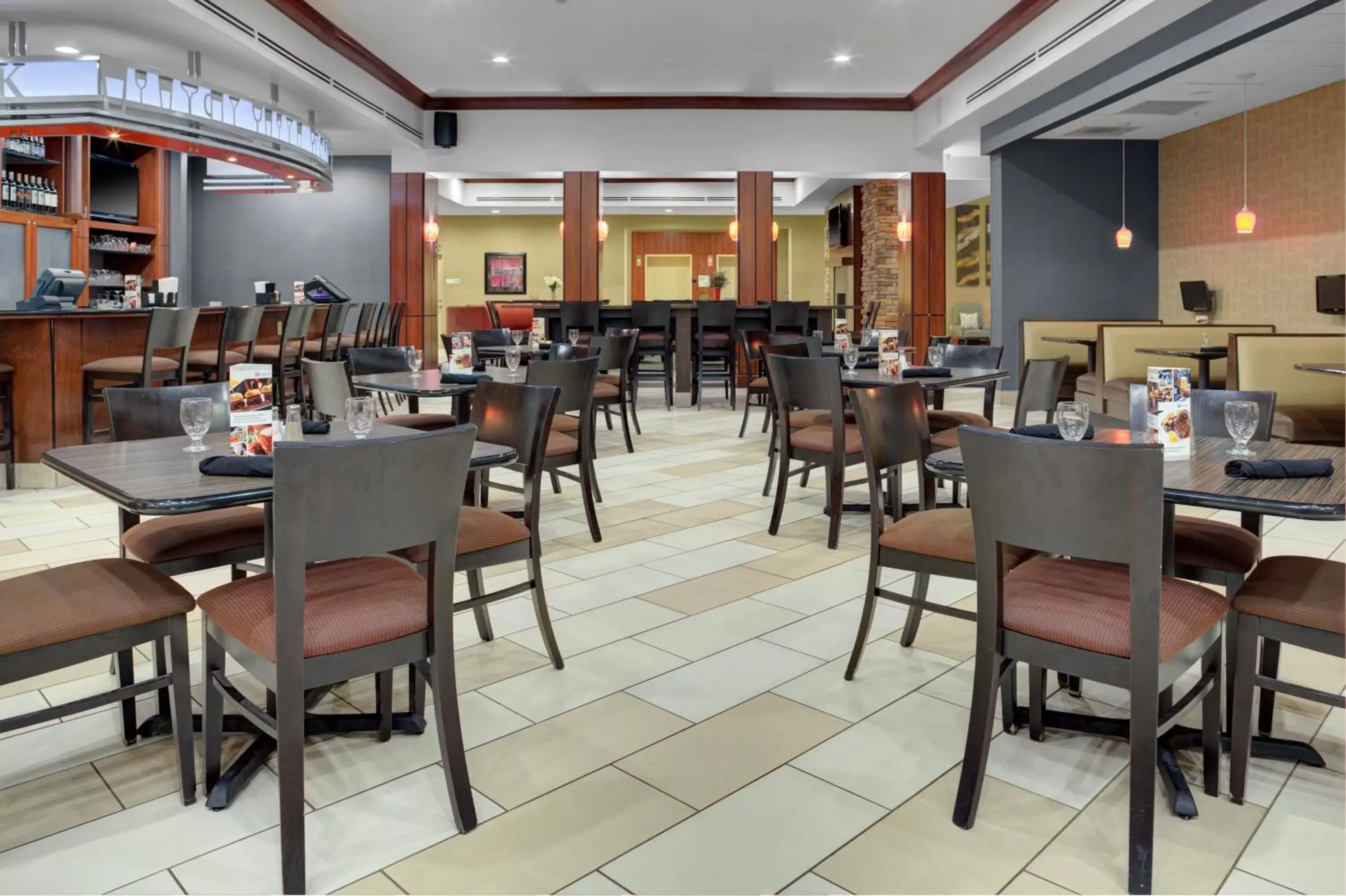 Restaurant/Places to Eat in Holiday Inn Hotel & Suites Lima, an IHG Hotel