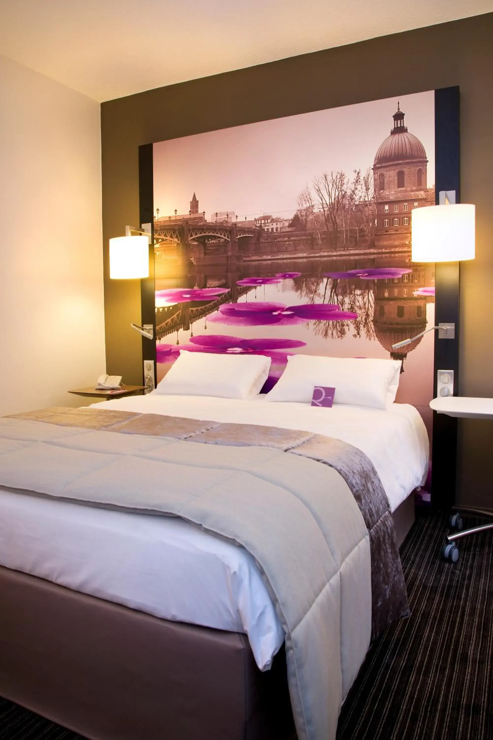 Photo of the whole room, Bed in Mercure Toulouse Centre Wilson Capitole