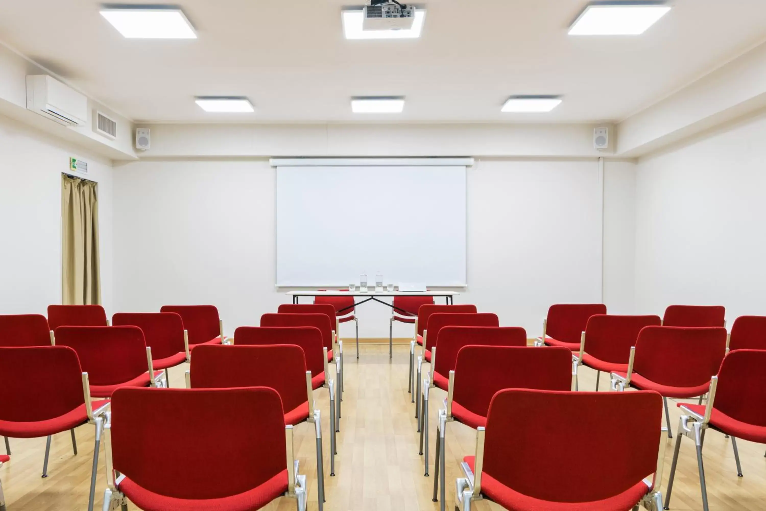 Meeting/conference room in B&B Hotel Milano Portello