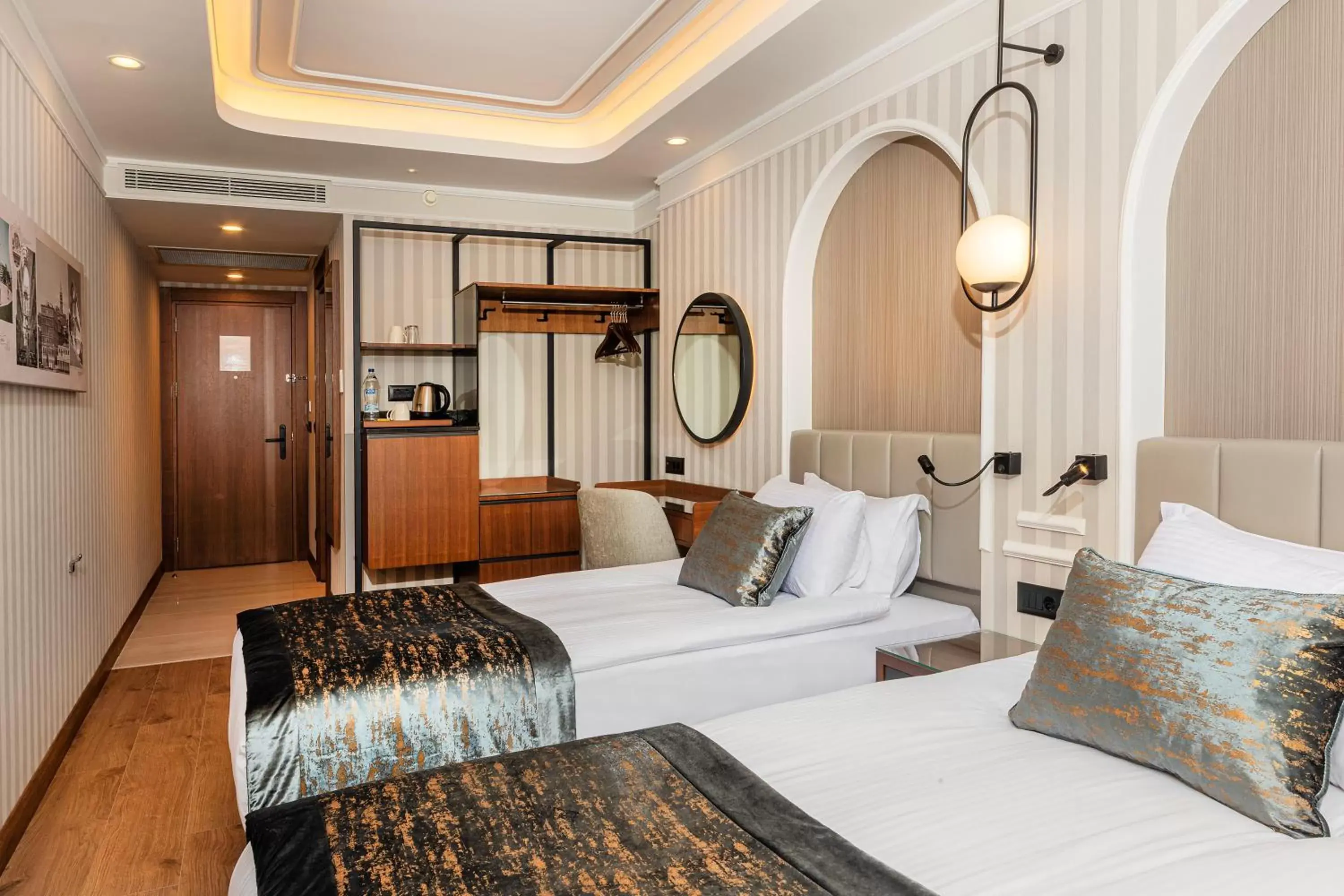 Bed, Seating Area in Mukarnas Pera Hotel