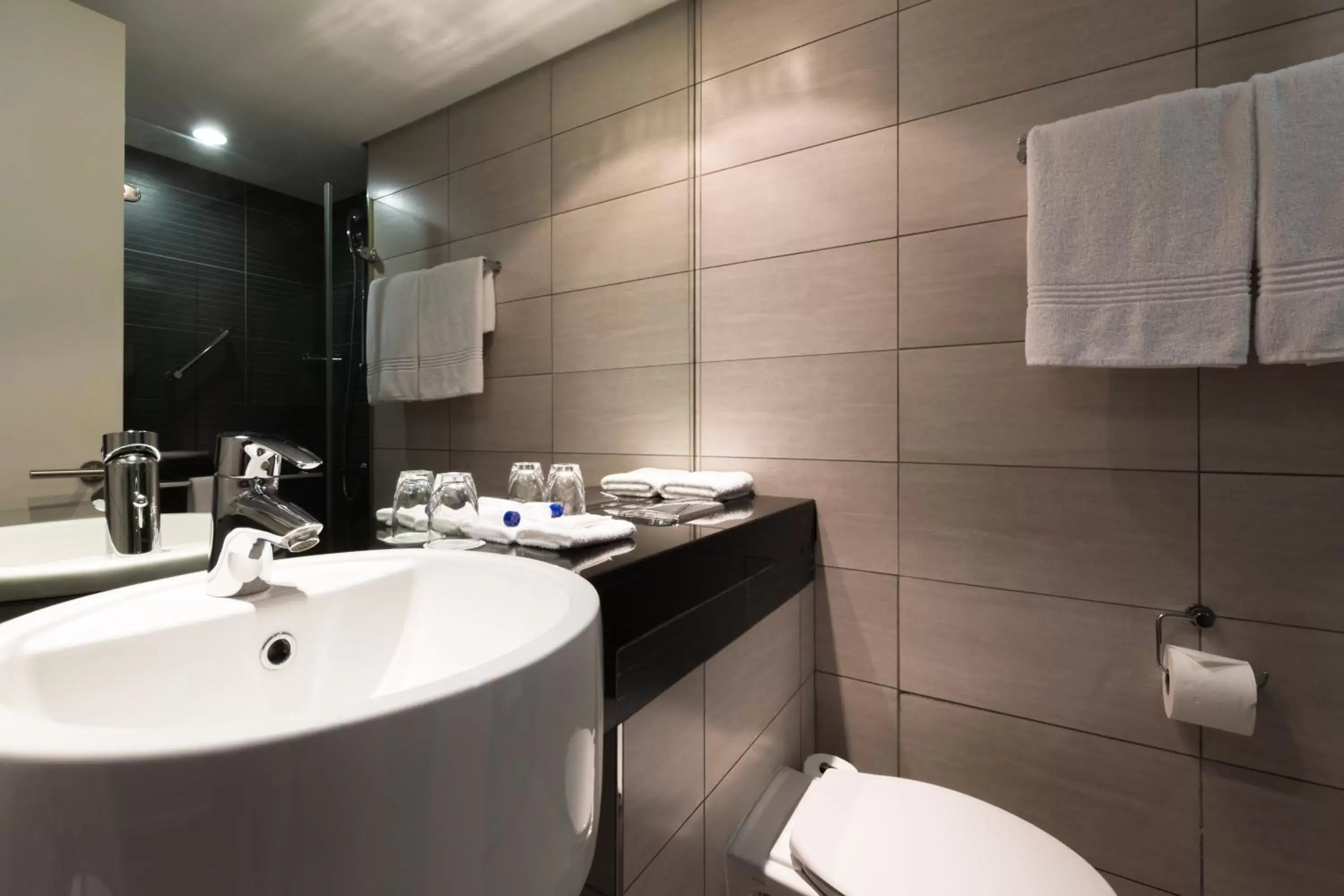 Photo of the whole room, Bathroom in Holiday Inn Express Durban - Umhlanga, an IHG Hotel
