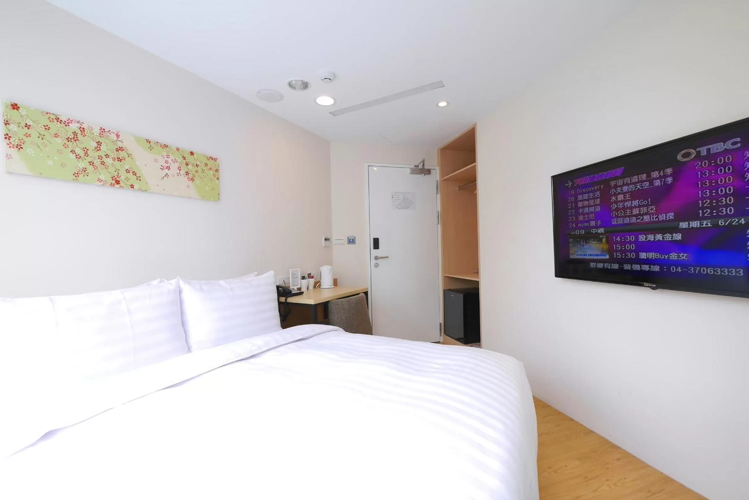 Photo of the whole room, Bed in Shin Sei Bashi Hotel