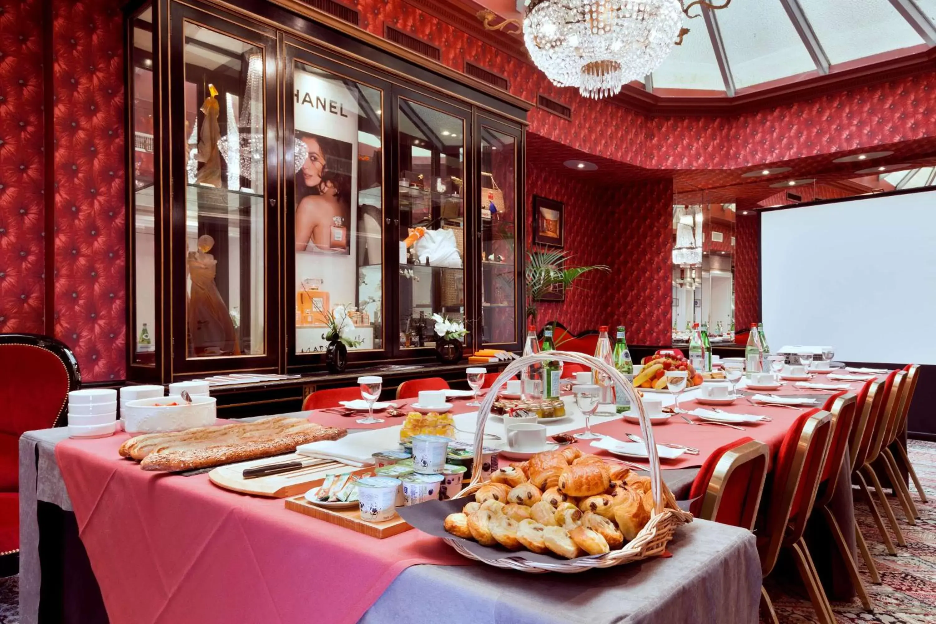 On site, Restaurant/Places to Eat in Grand Hotel de l'Opera - BW Premier Collection