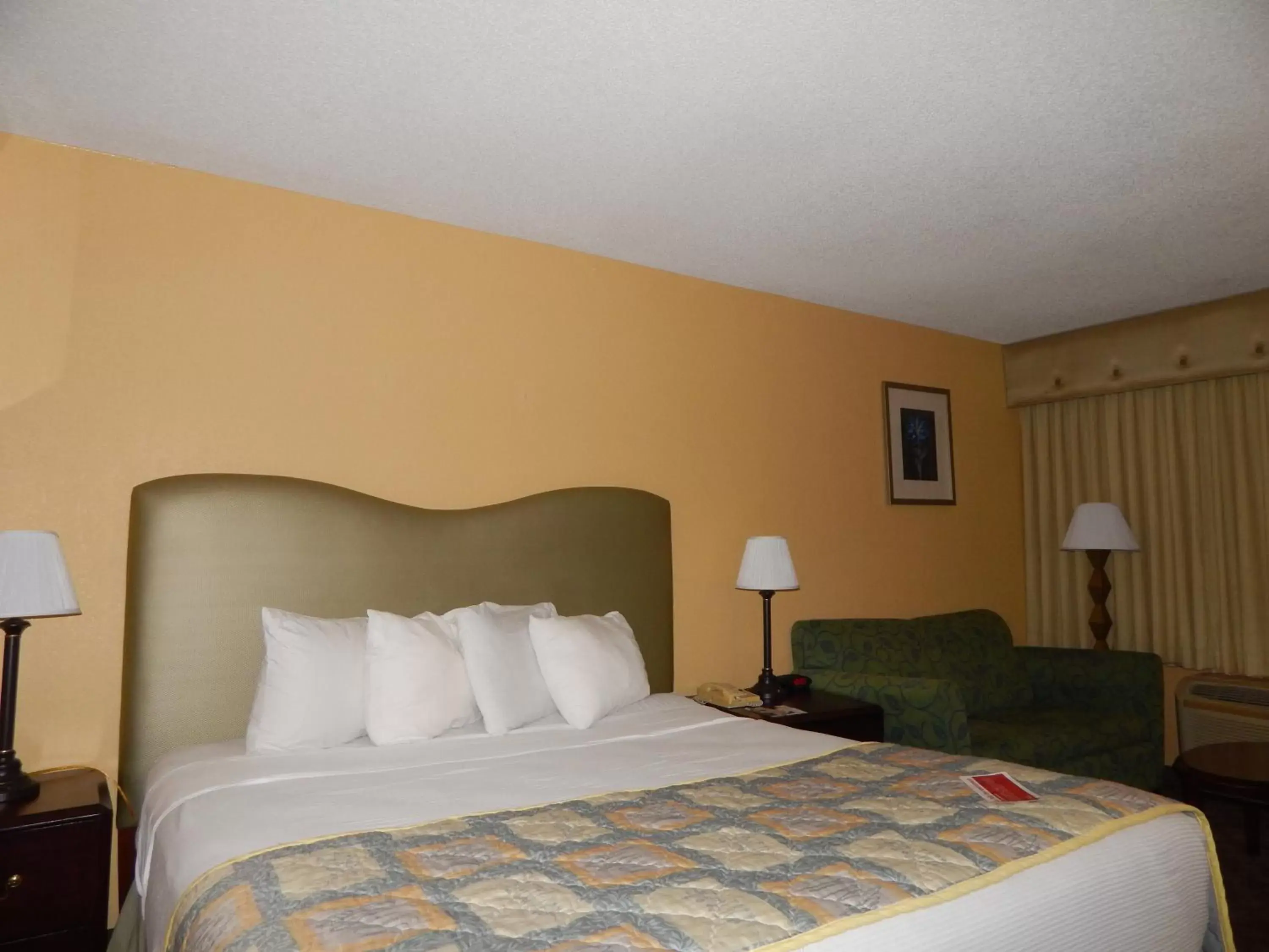 Bedroom, Bed in Ramada by Wyndham Altamonte Springs Near I-4