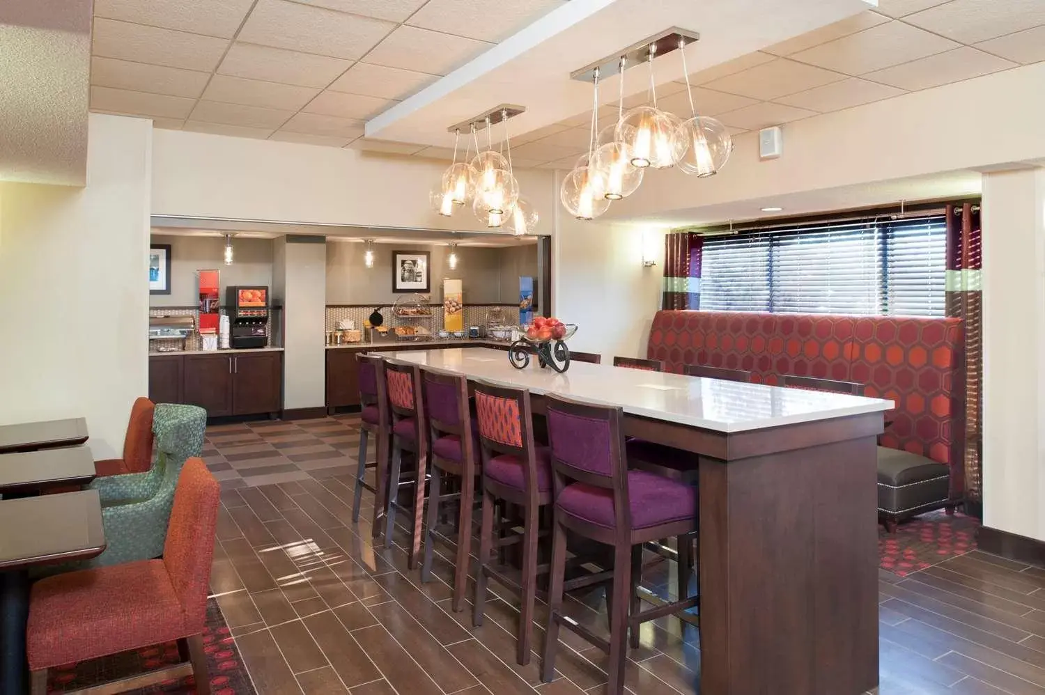 Breakfast, Lounge/Bar in SureStay Plus Hotel by Best Western Stevensville St Joseph