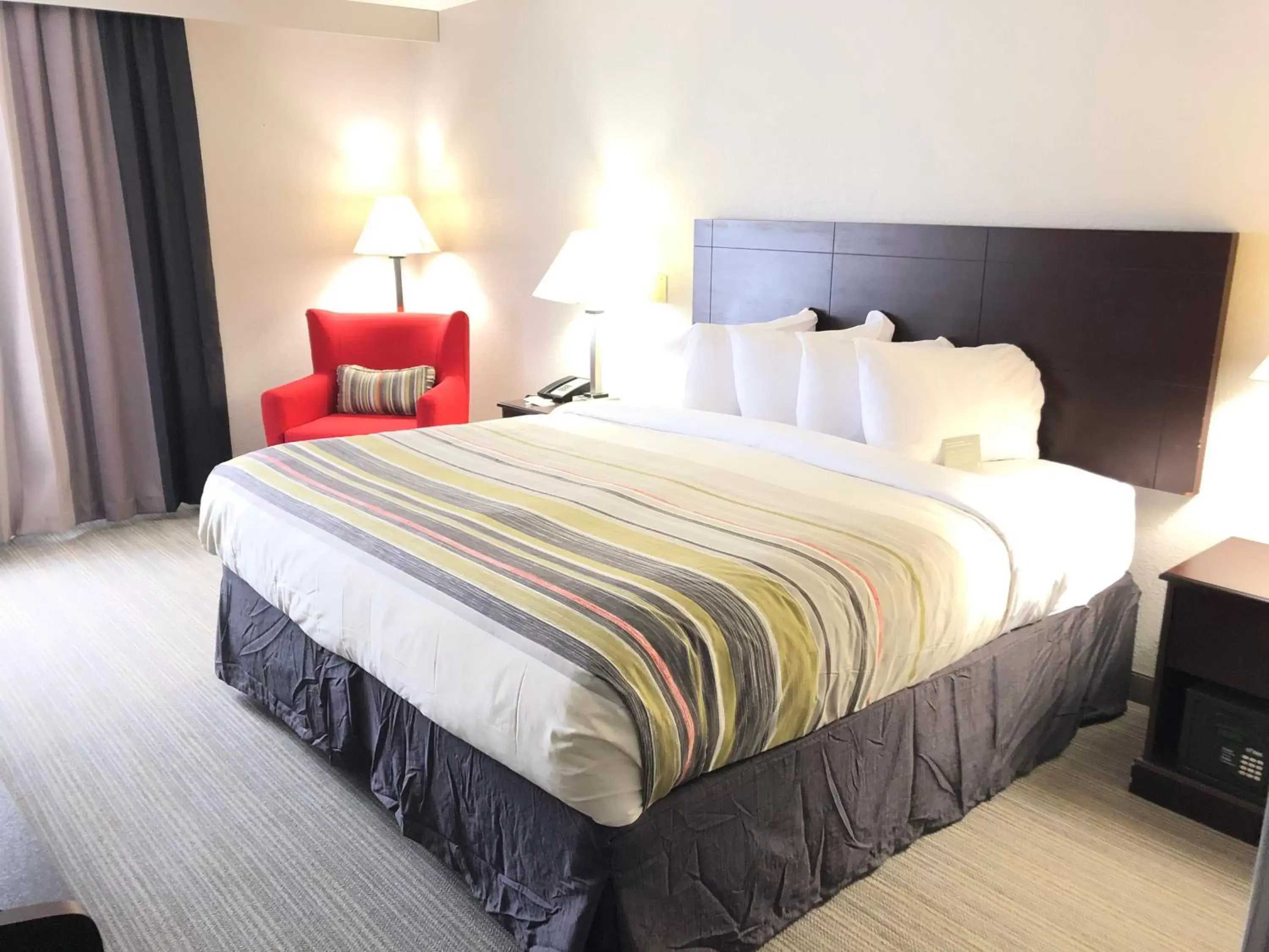 Bed in Country Inn & Suites by Radisson, Greenville, NC