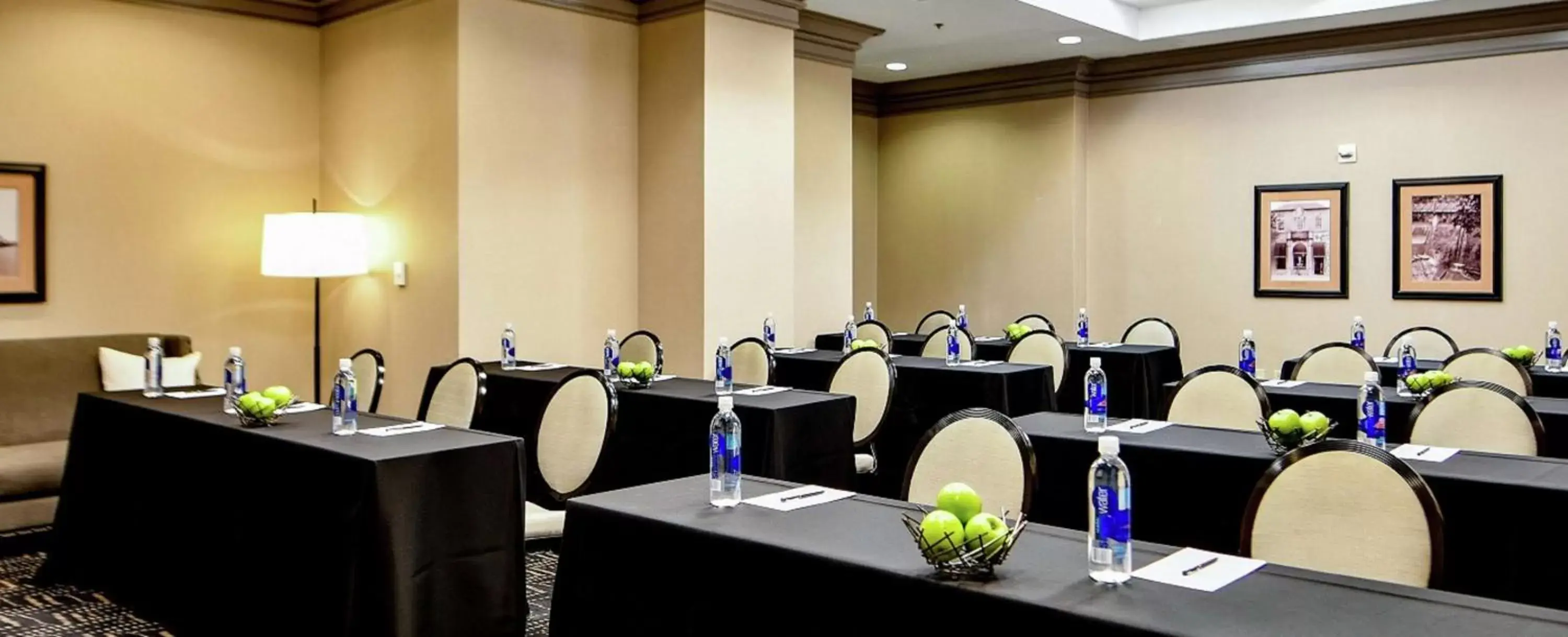 Meeting/conference room, Restaurant/Places to Eat in Hilton Dallas-Park Cities
