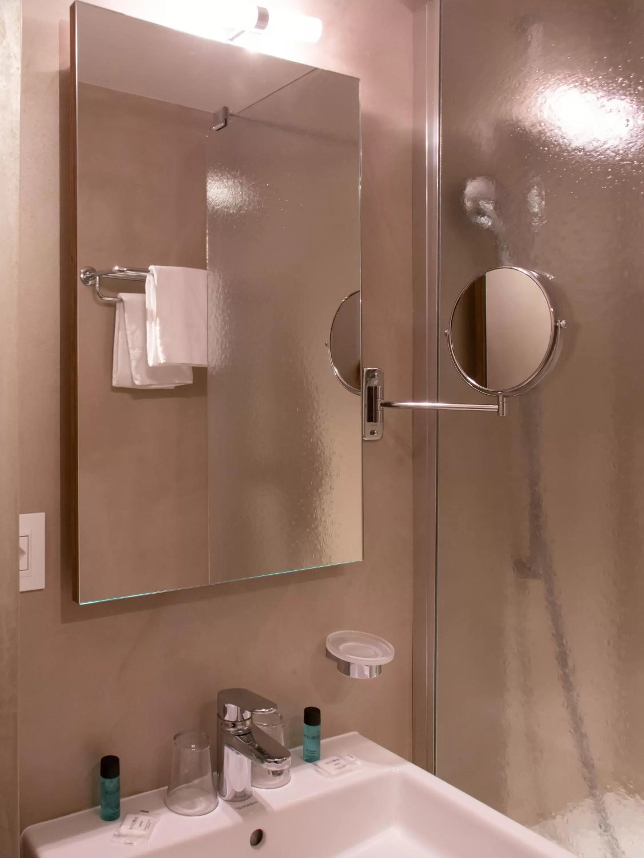 Bathroom in Hotel-Restaurant Le Mont Paisible, Crans-Montana