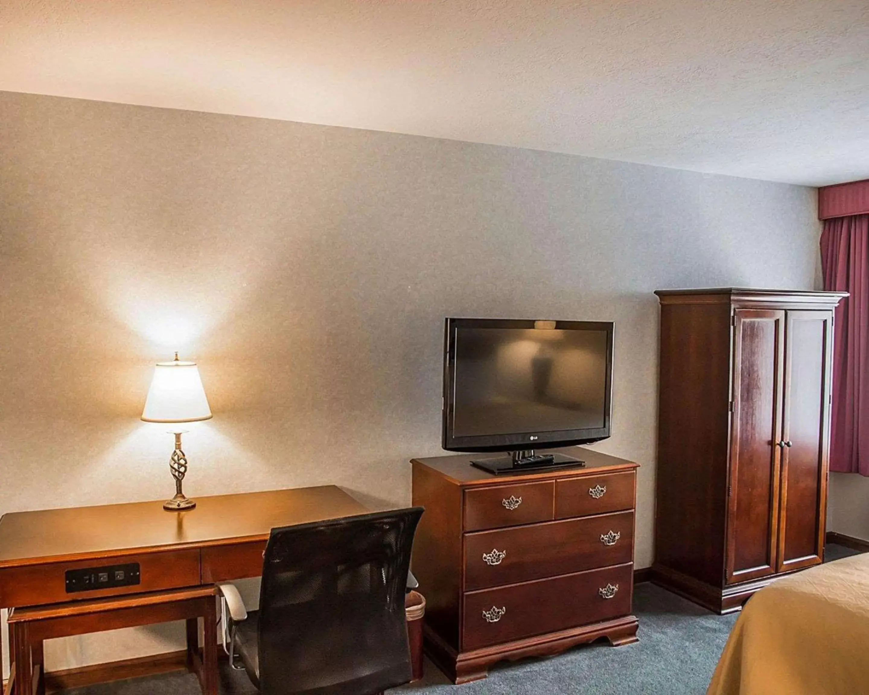 Photo of the whole room, TV/Entertainment Center in Quality Inn & Suites Cincinnati I-275