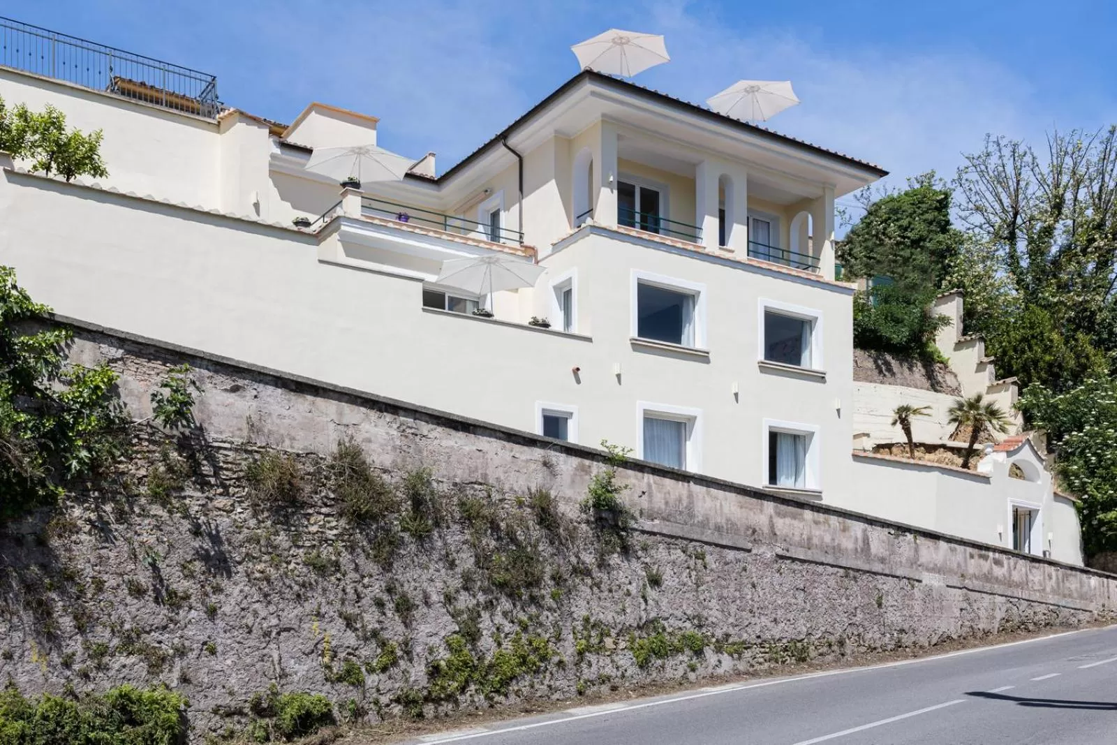 Property building in Monastero dei Santi
