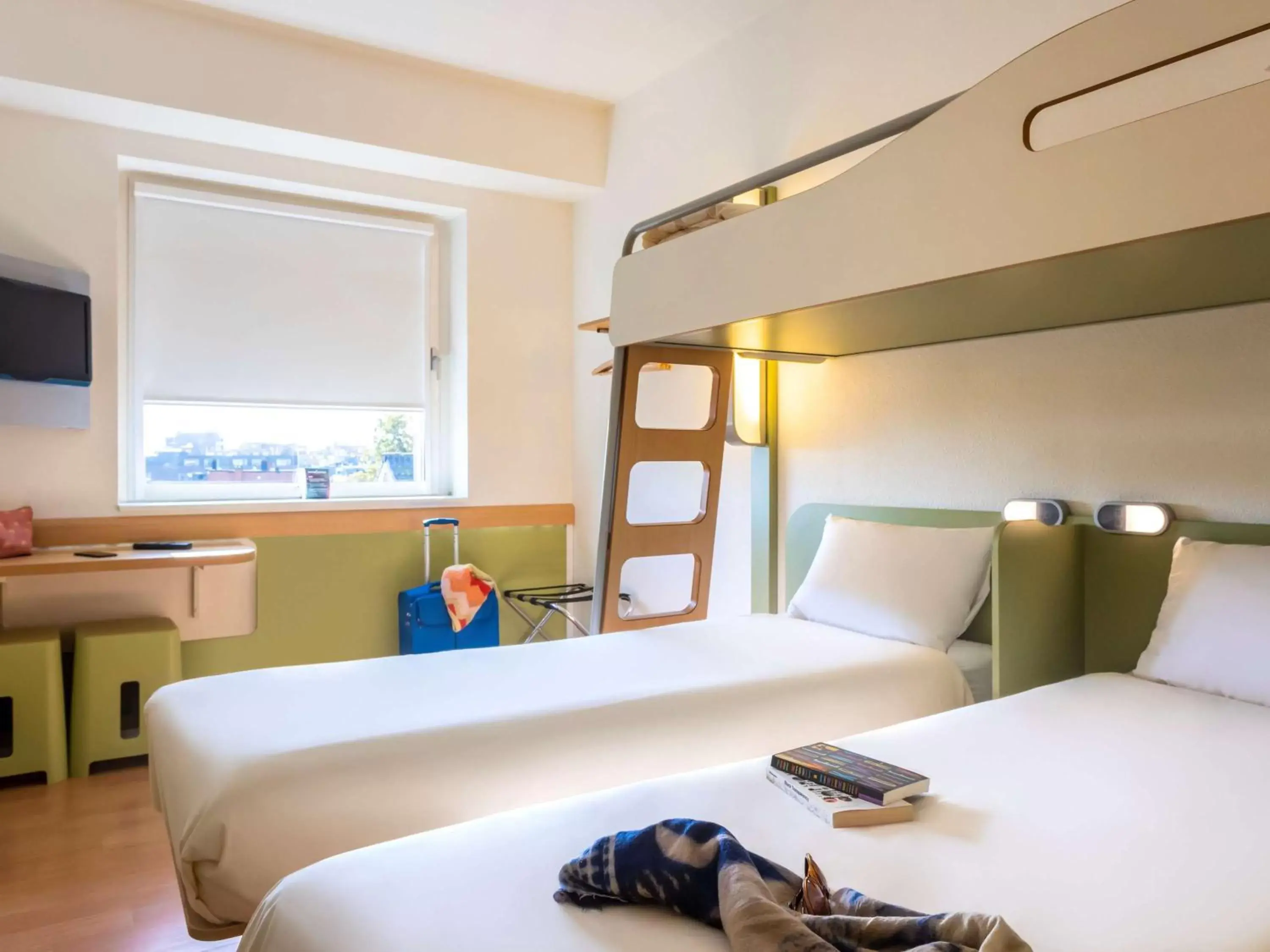 Bedroom, Bed in ibis budget Antwerpen Centraal Station