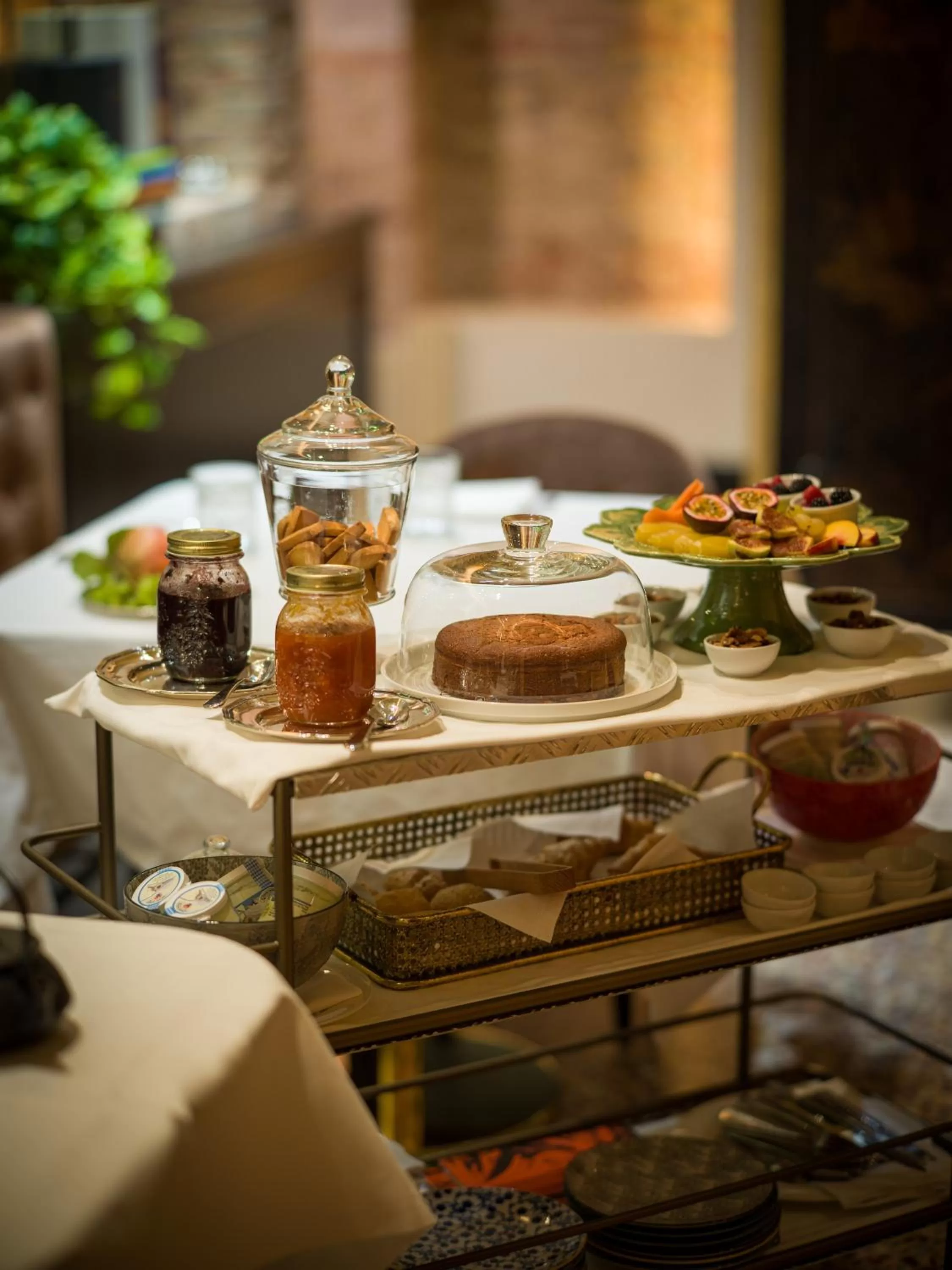 Breakfast in Madama Garden Retreat