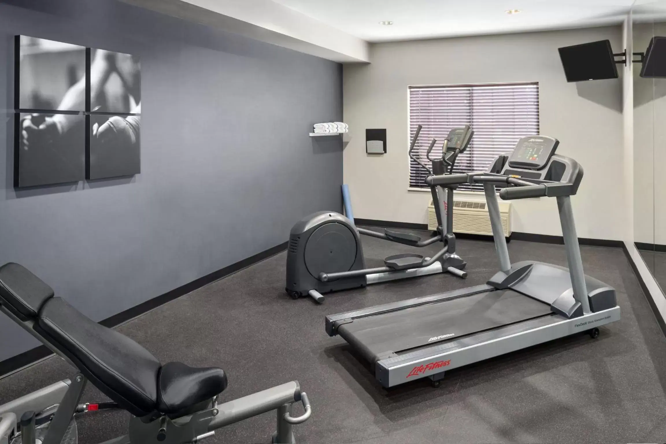 Fitness centre/facilities, Fitness Center/Facilities in Country Inn & Suites by Radisson, Manteno, IL
