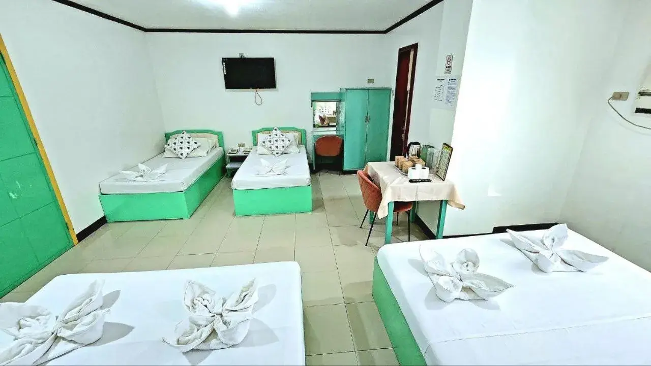 Bed in Demiren Hotel and Restaurant