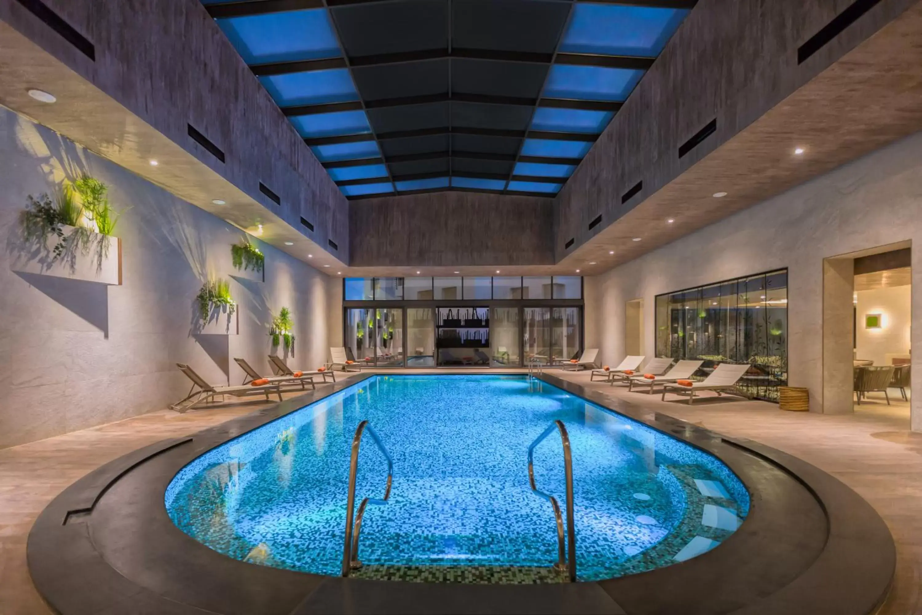 Spa and wellness centre/facilities, Swimming Pool in Mövenpick Hotel du Lac Tunis