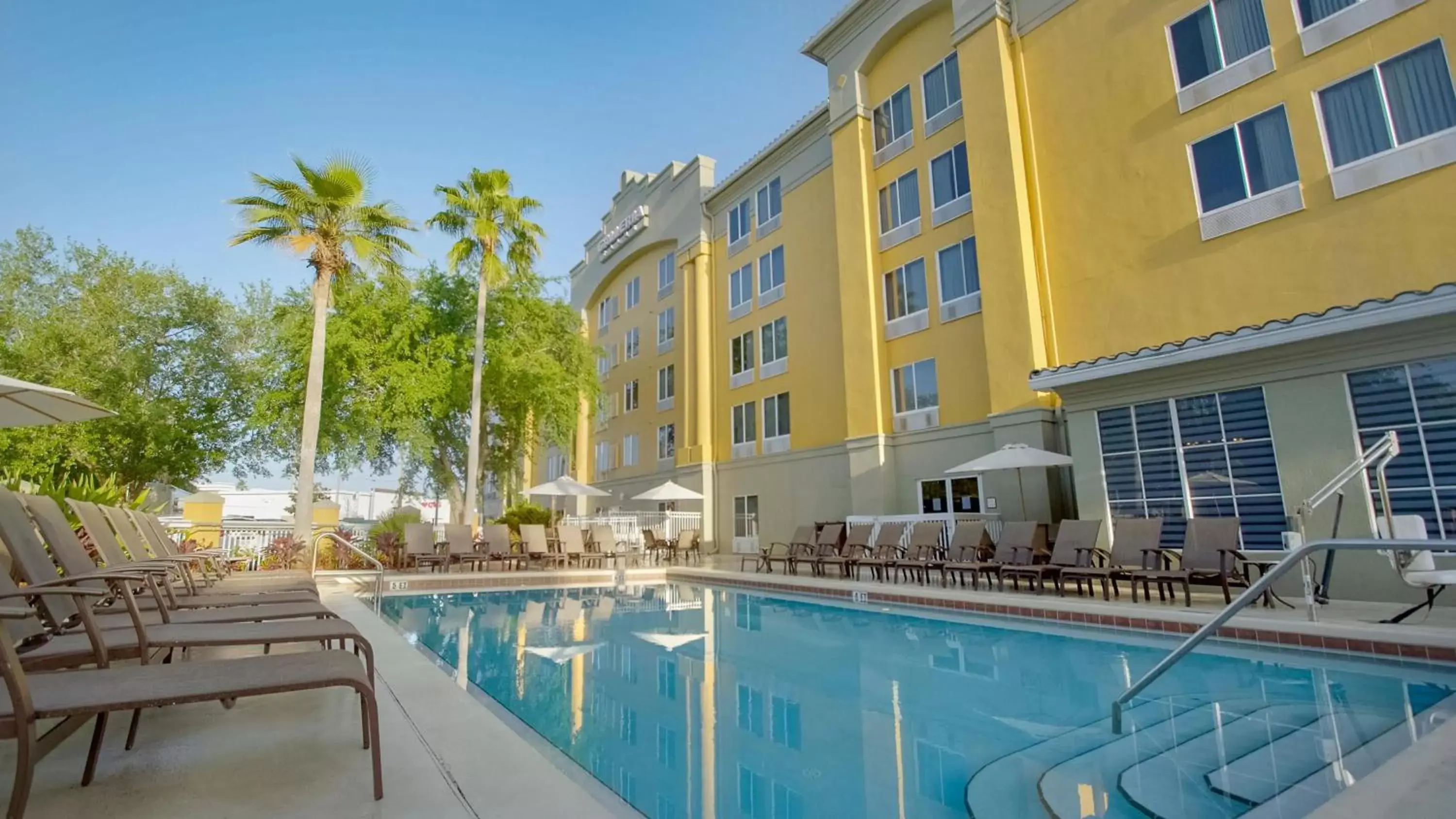 Property building, Swimming Pool in Galleria Palms Orlando