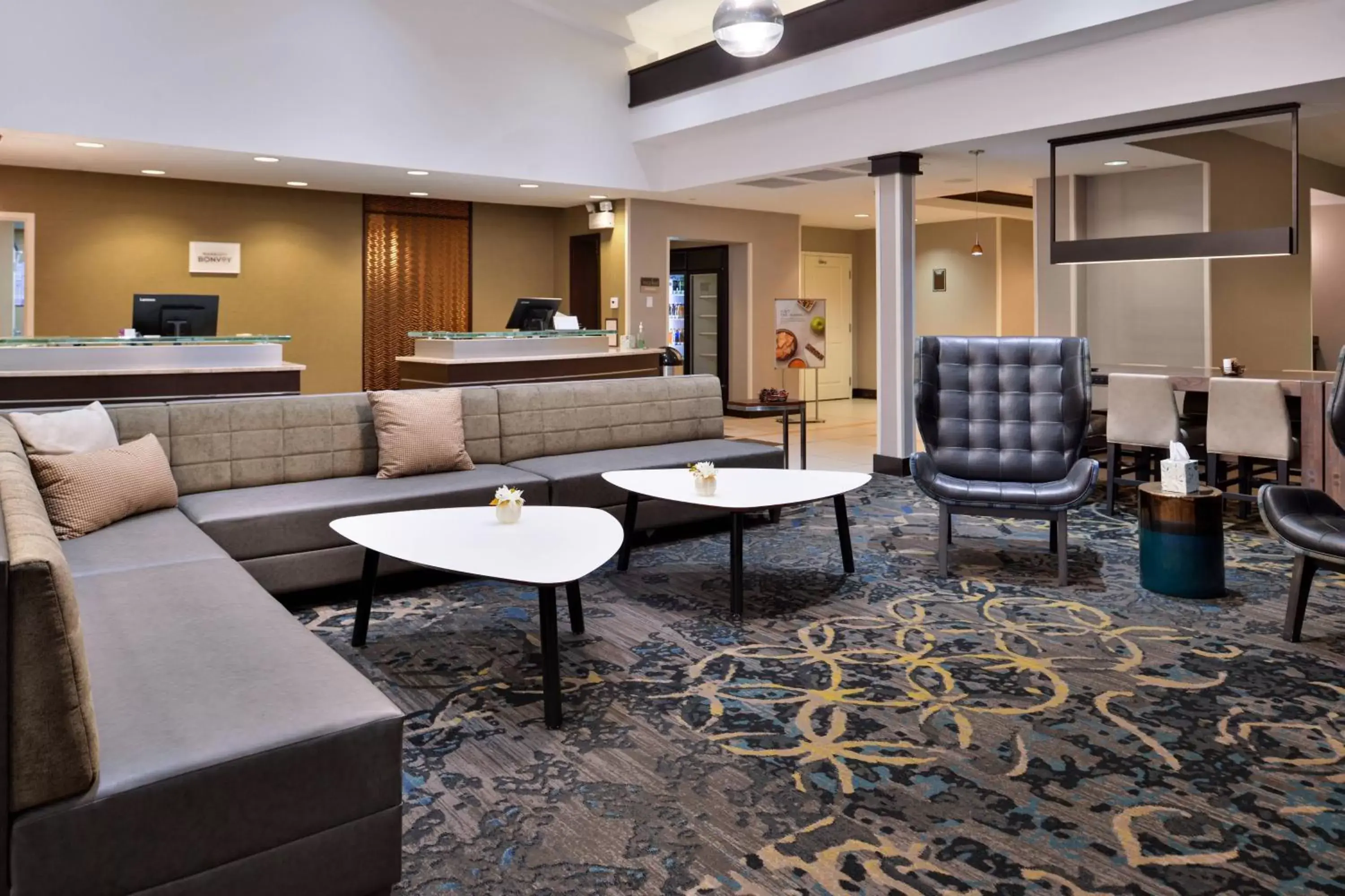 Lobby or reception, Lounge/Bar in Residence Inn by Marriott Coralville
