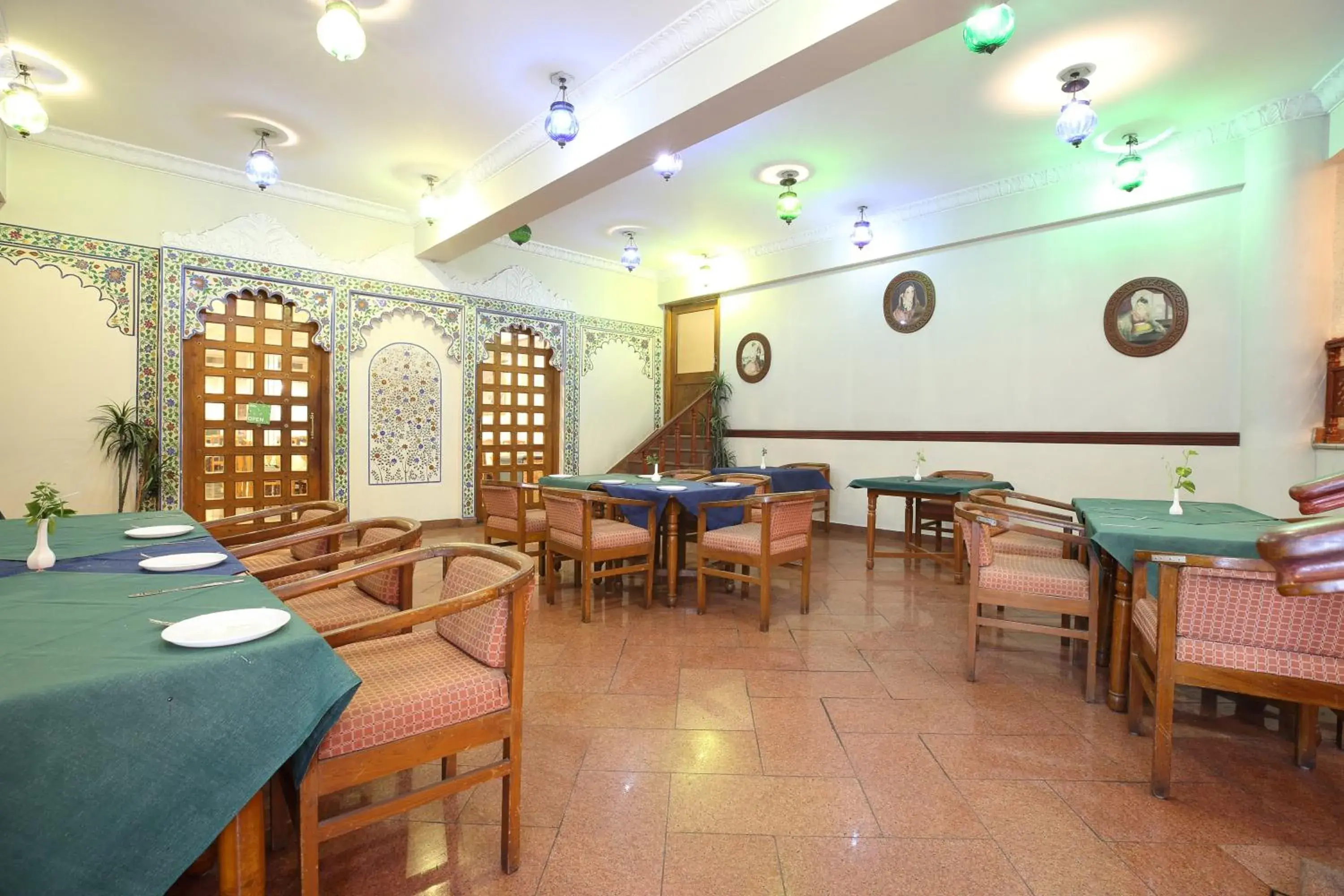 Restaurant/Places to Eat in Hotel Vishnupriya