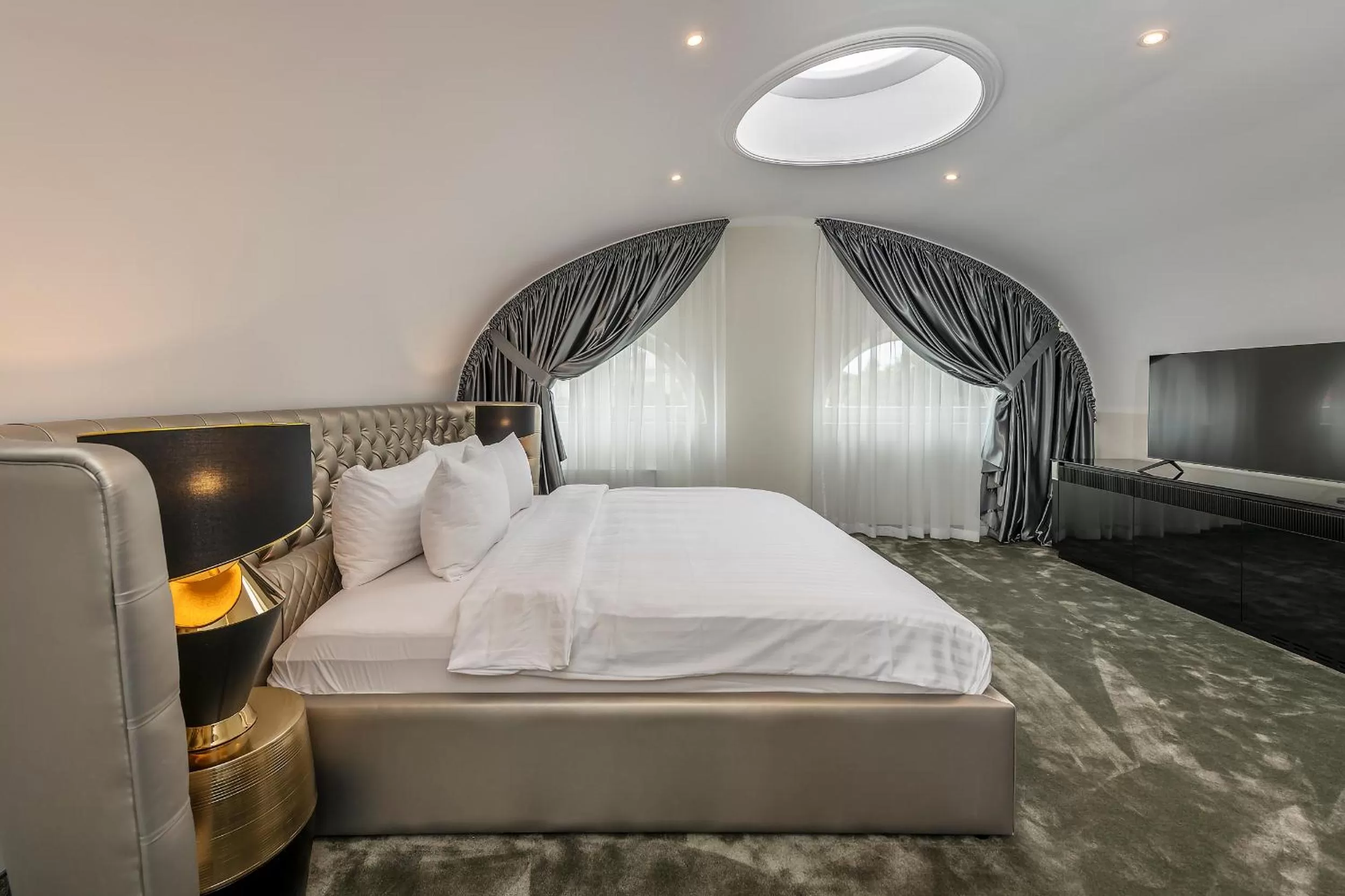 Bed in St Palace Hotel