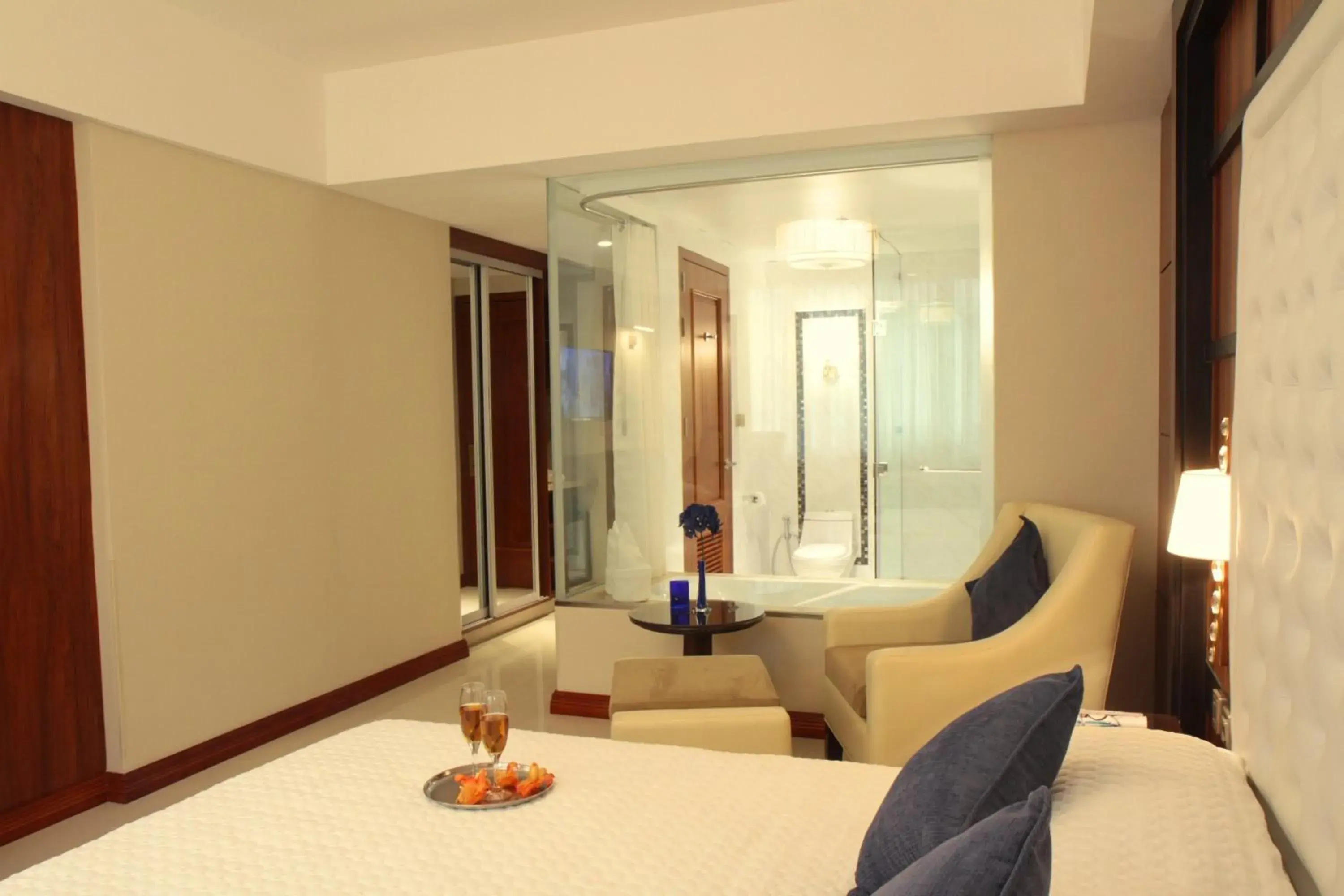 Bathroom, Seating Area in Central Park Tower Resort