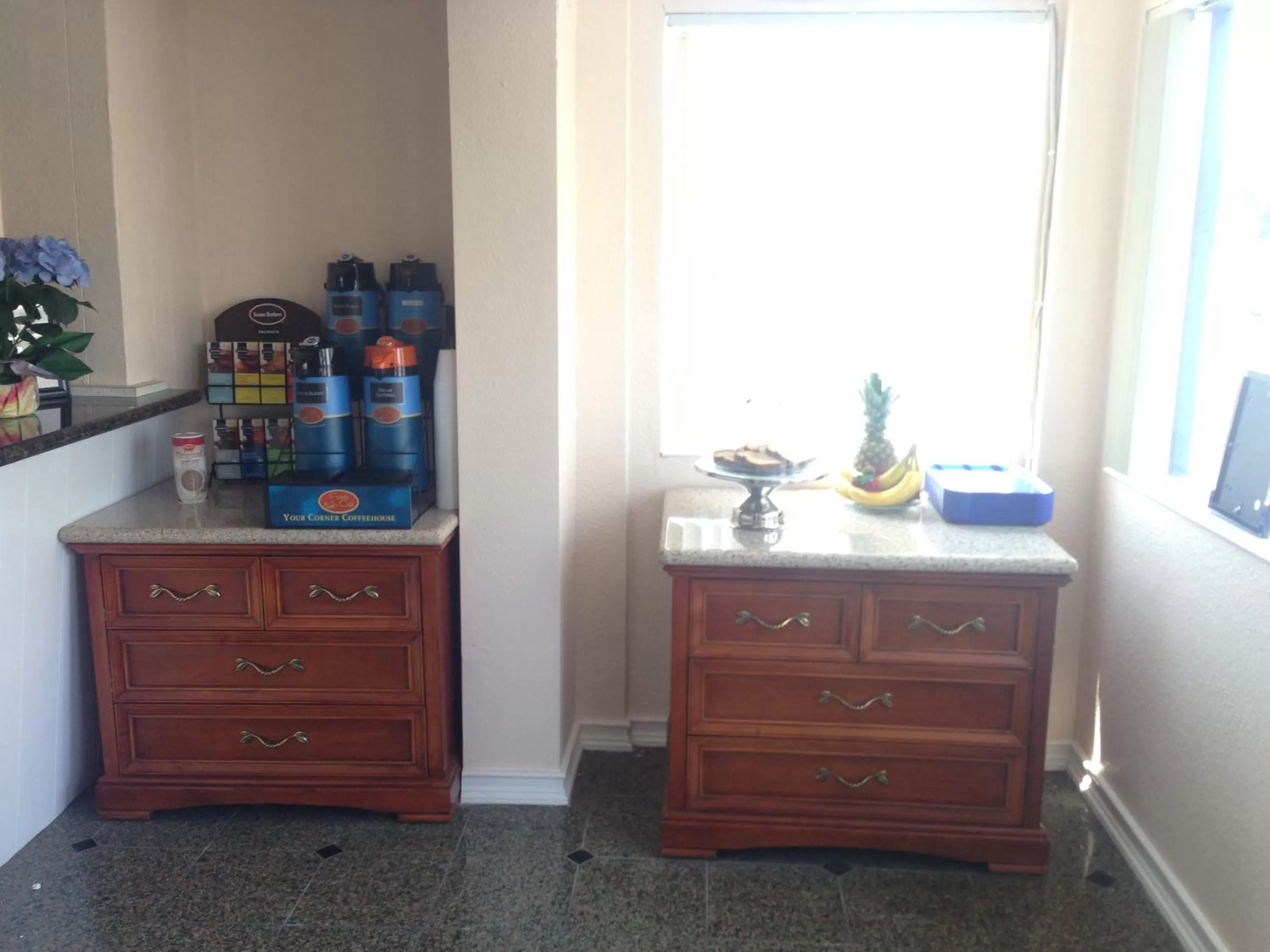 Drinks in Americas Best Value Inn - Downtown Oakland/Lake Merritt