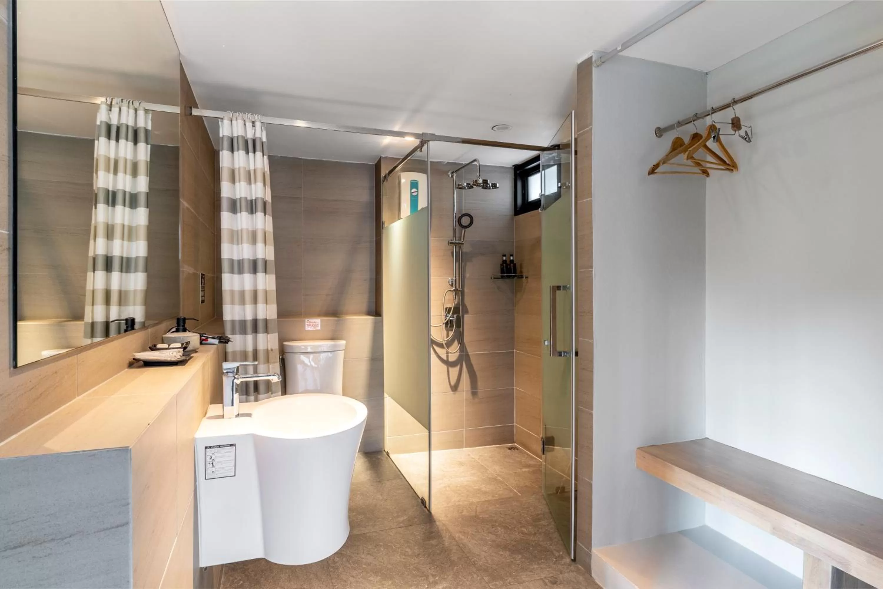 Shower in Nest by Sangob