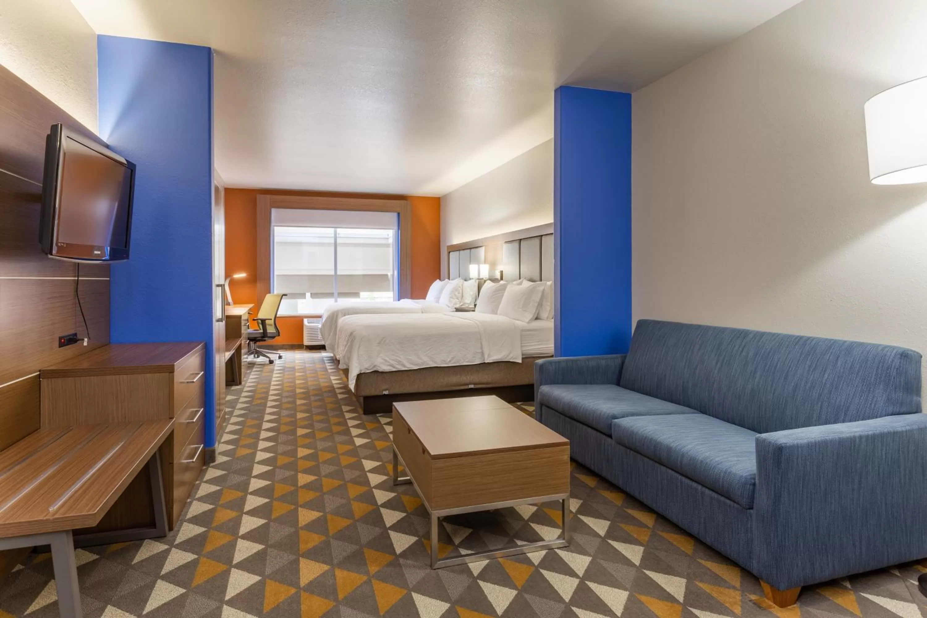 Seating area, Bed in Holiday Inn Express Rockford-Loves Park by IHG